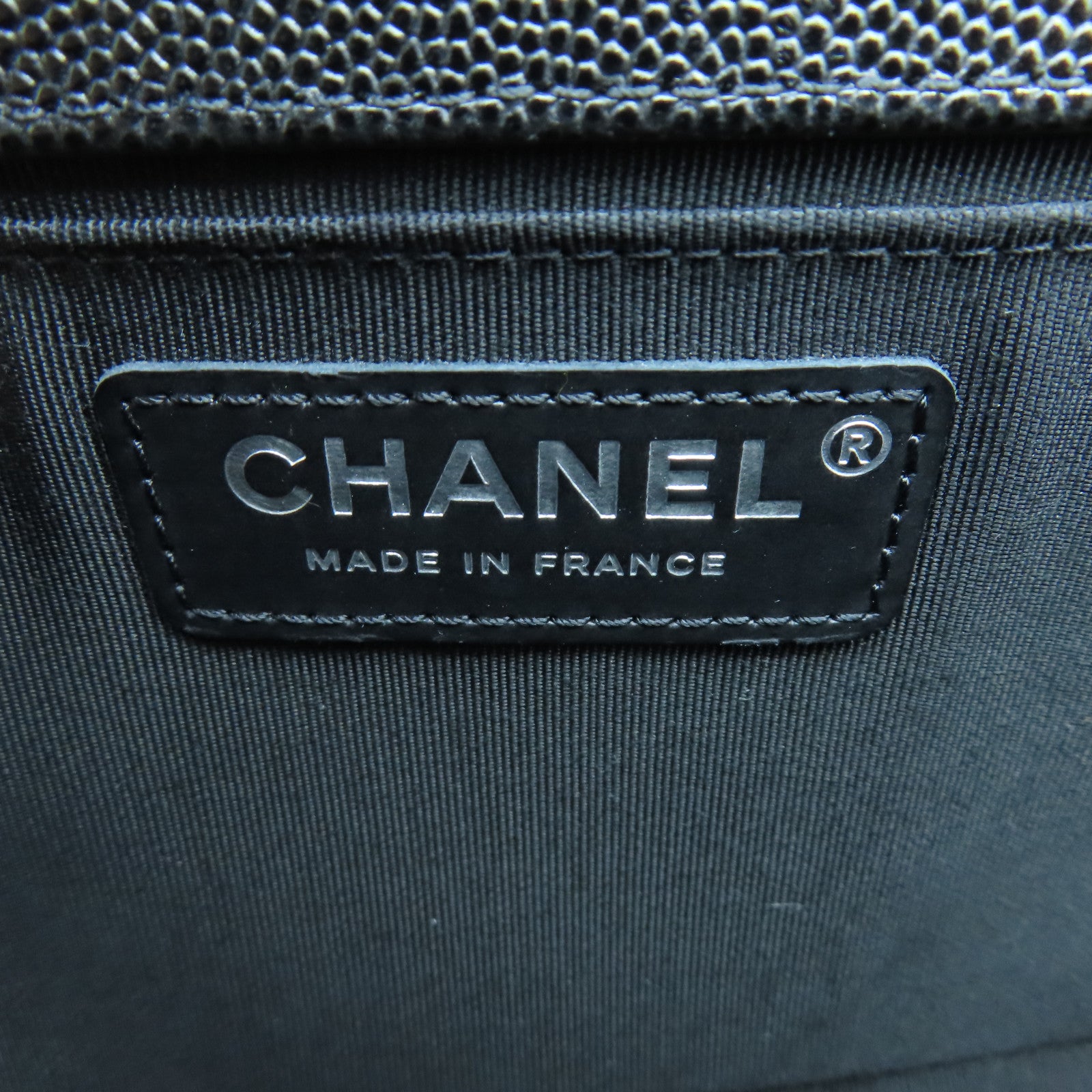 CHANEL 菱格Caviar皮革Boy Chanel 25cm銀扣鏈帶肩背袋黑色