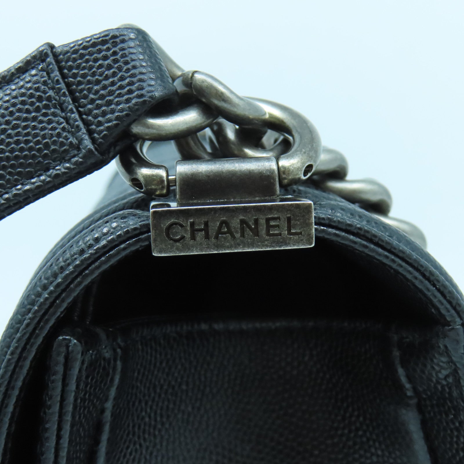 CHANEL 菱格Caviar皮革Boy Chanel 25cm銀扣鏈帶肩背袋黑色