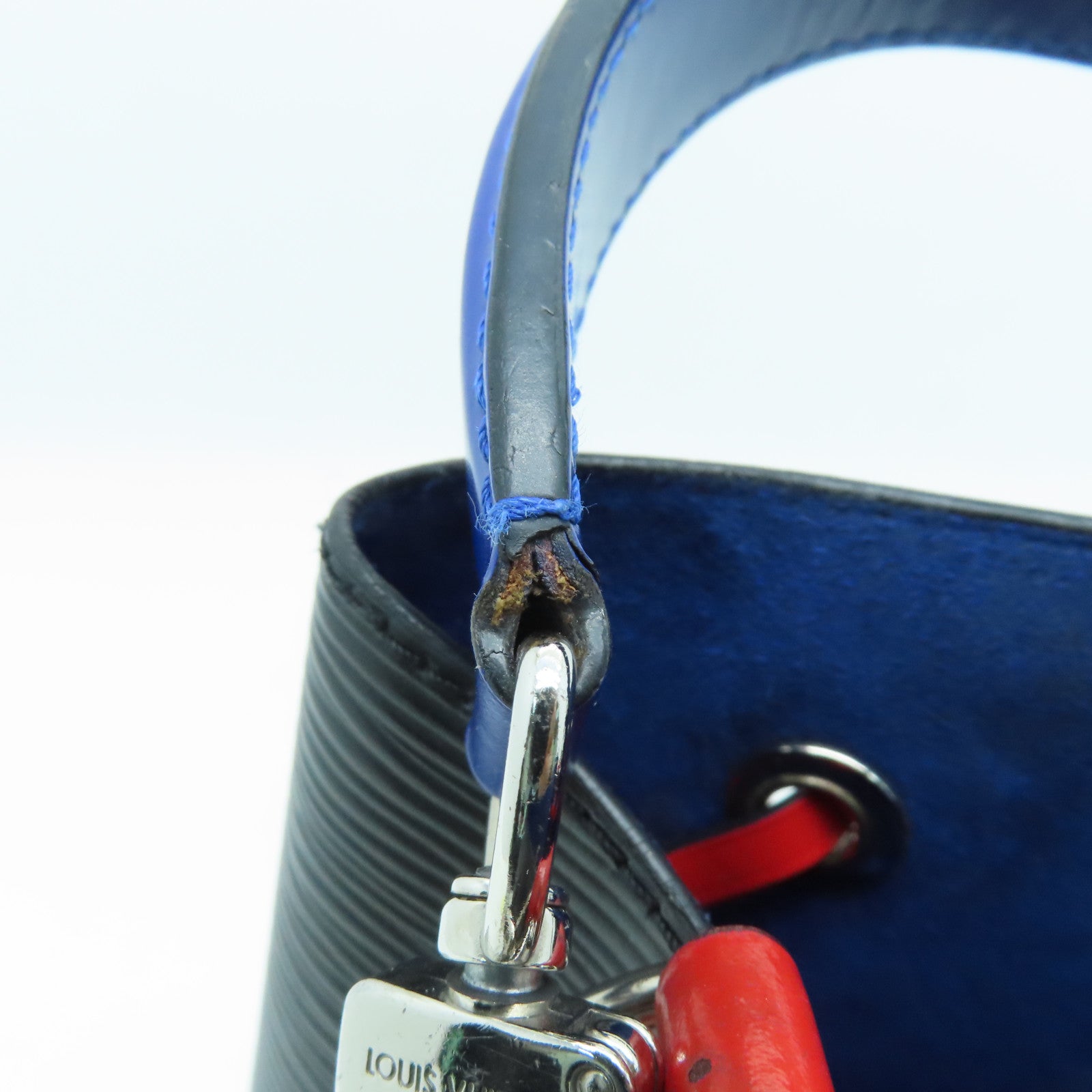 LOUIS VUITTON Epi Neo Noe Silver Buckle Handle Shoulder Bag Black/Blue/Red
