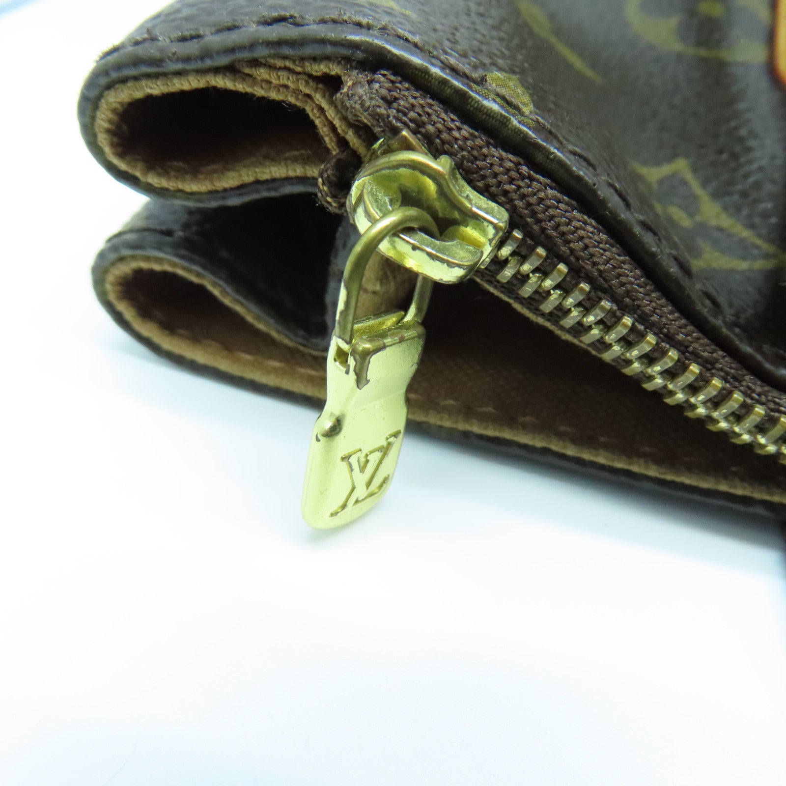 LOUIS VUITTON Monogram Beaubourg gold buckle handle bag brown