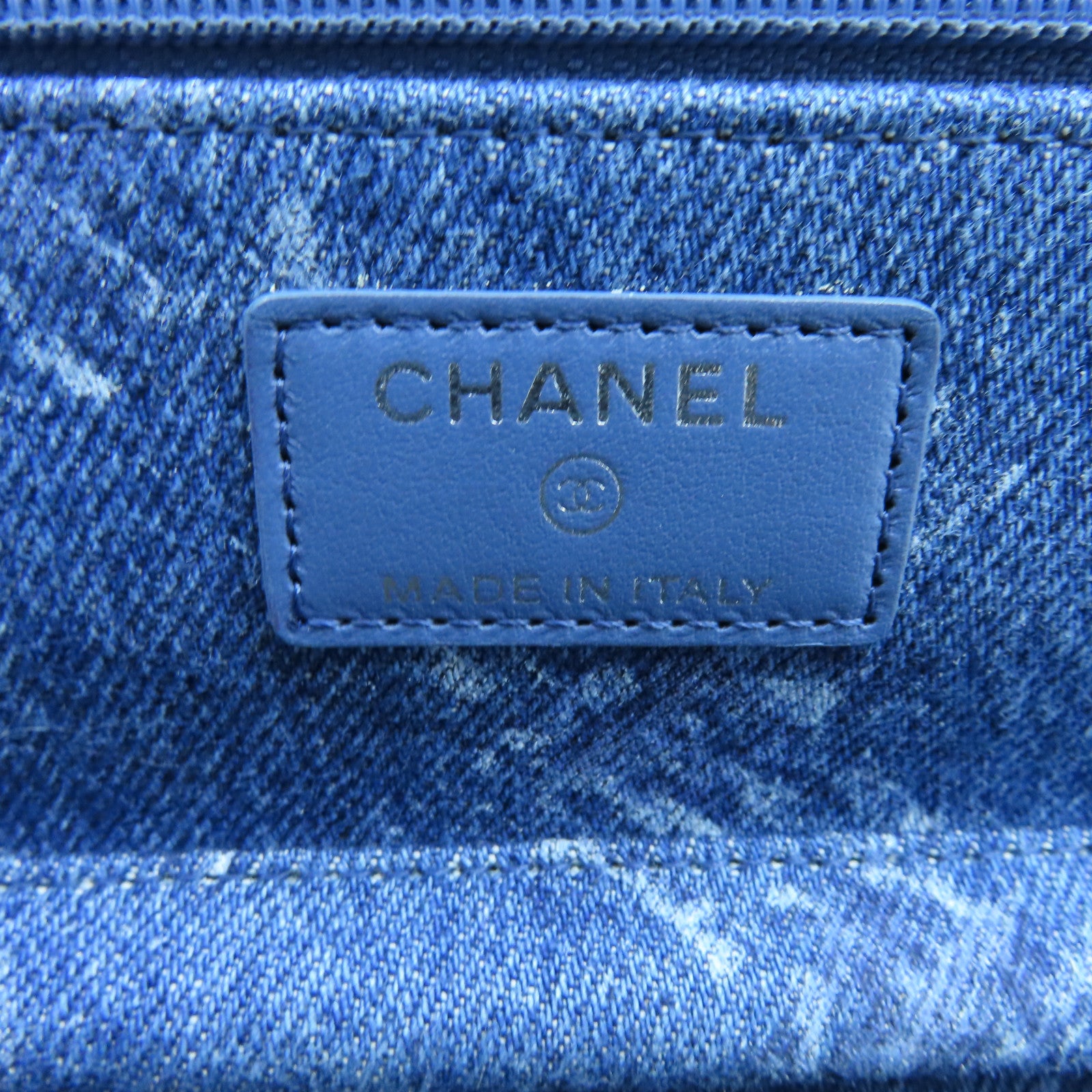 CHANEL 牛仔布Wallet On Chain銀扣鏈帶肩背袋藍色