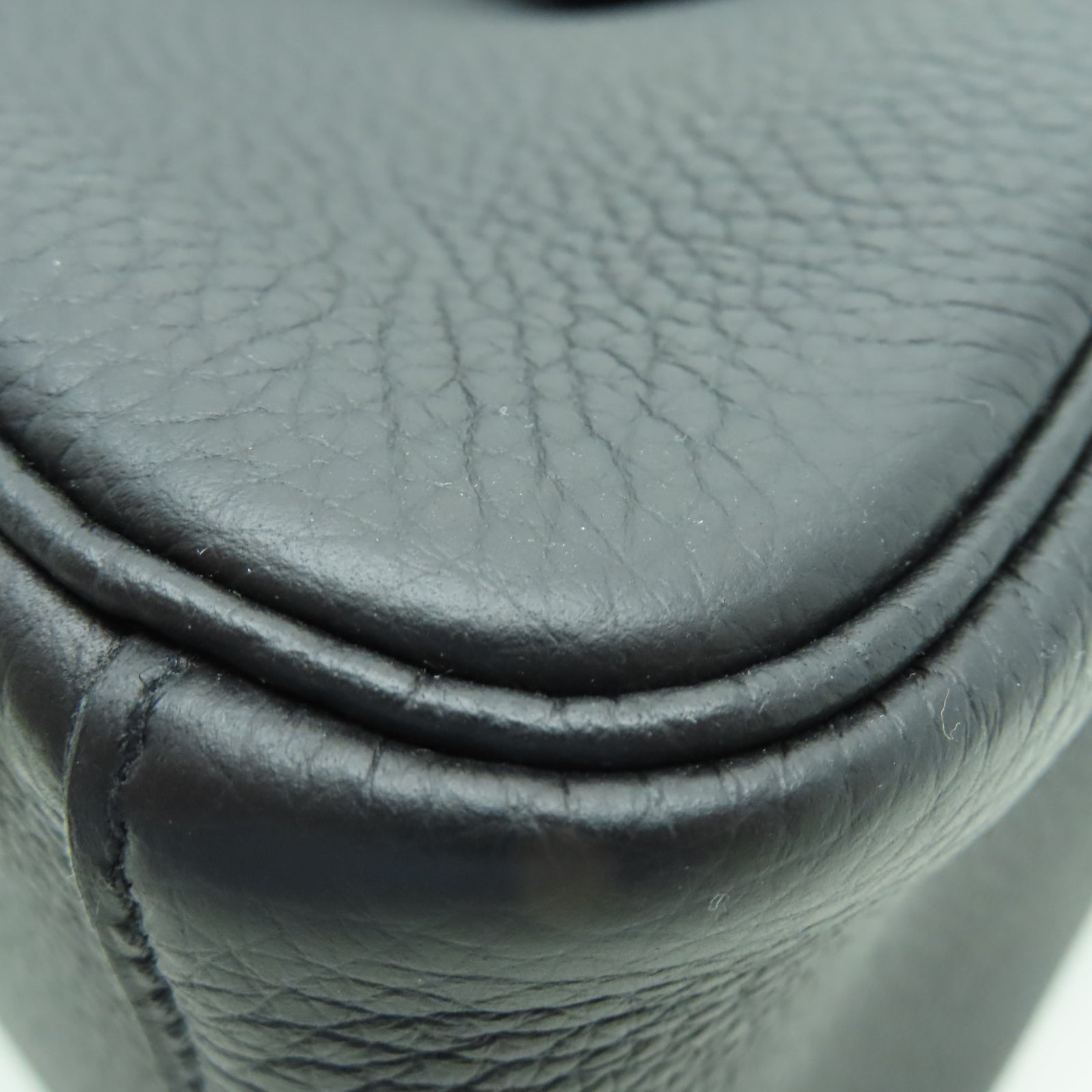 HERMES Taurillon Clemence皮革Lindy 26金扣手挽肩背兩用袋黑色