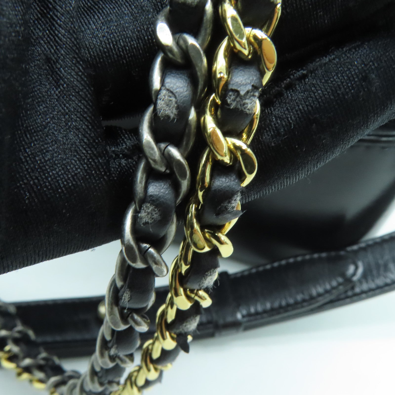 CHANEL 菱格牛皮皮革Gabrielle Medium Shoulder Bag銀扣鏈帶肩背袋黑色