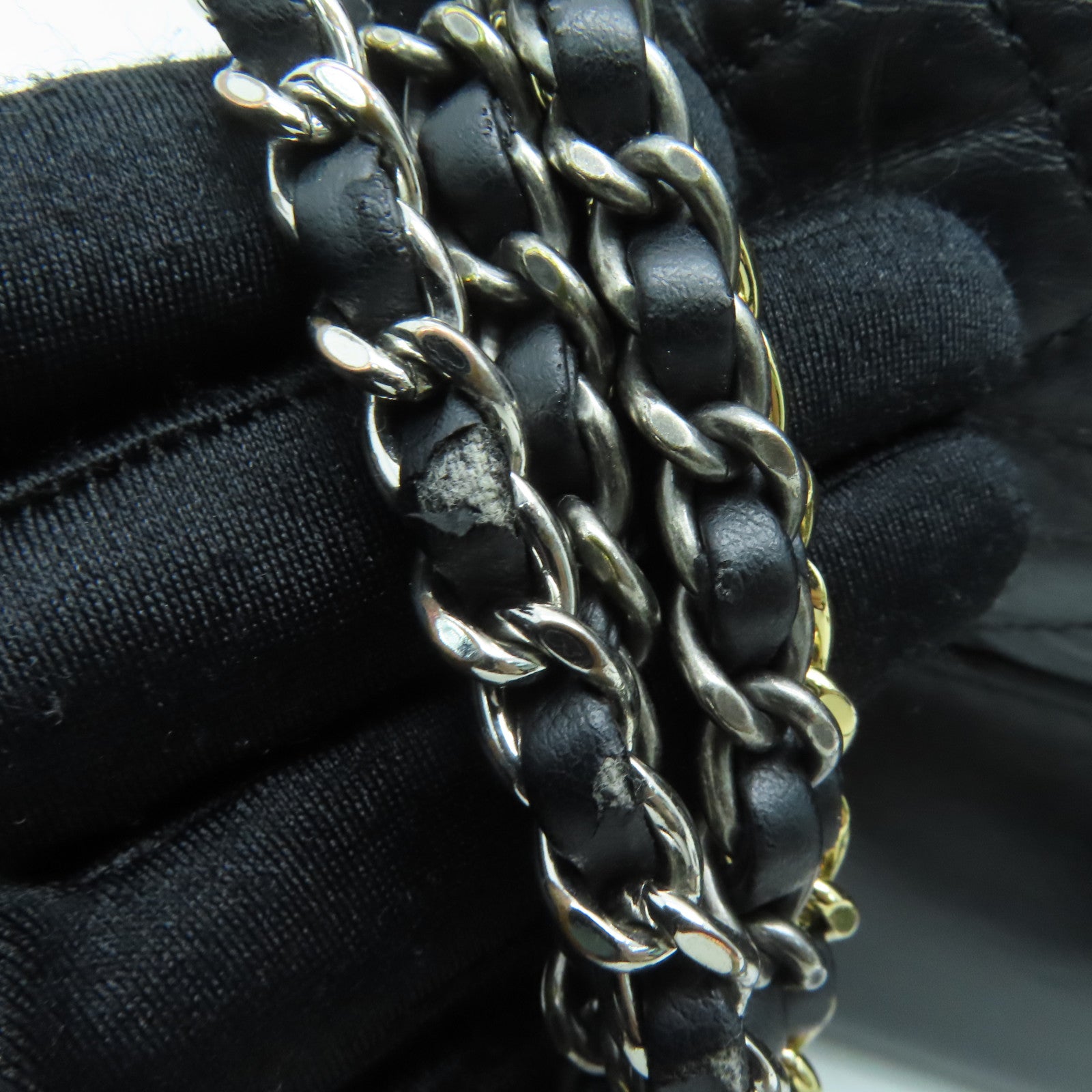 CHANEL 菱格牛皮皮革Gabrielle Medium Shoulder Bag銀扣鏈帶肩背袋黑色