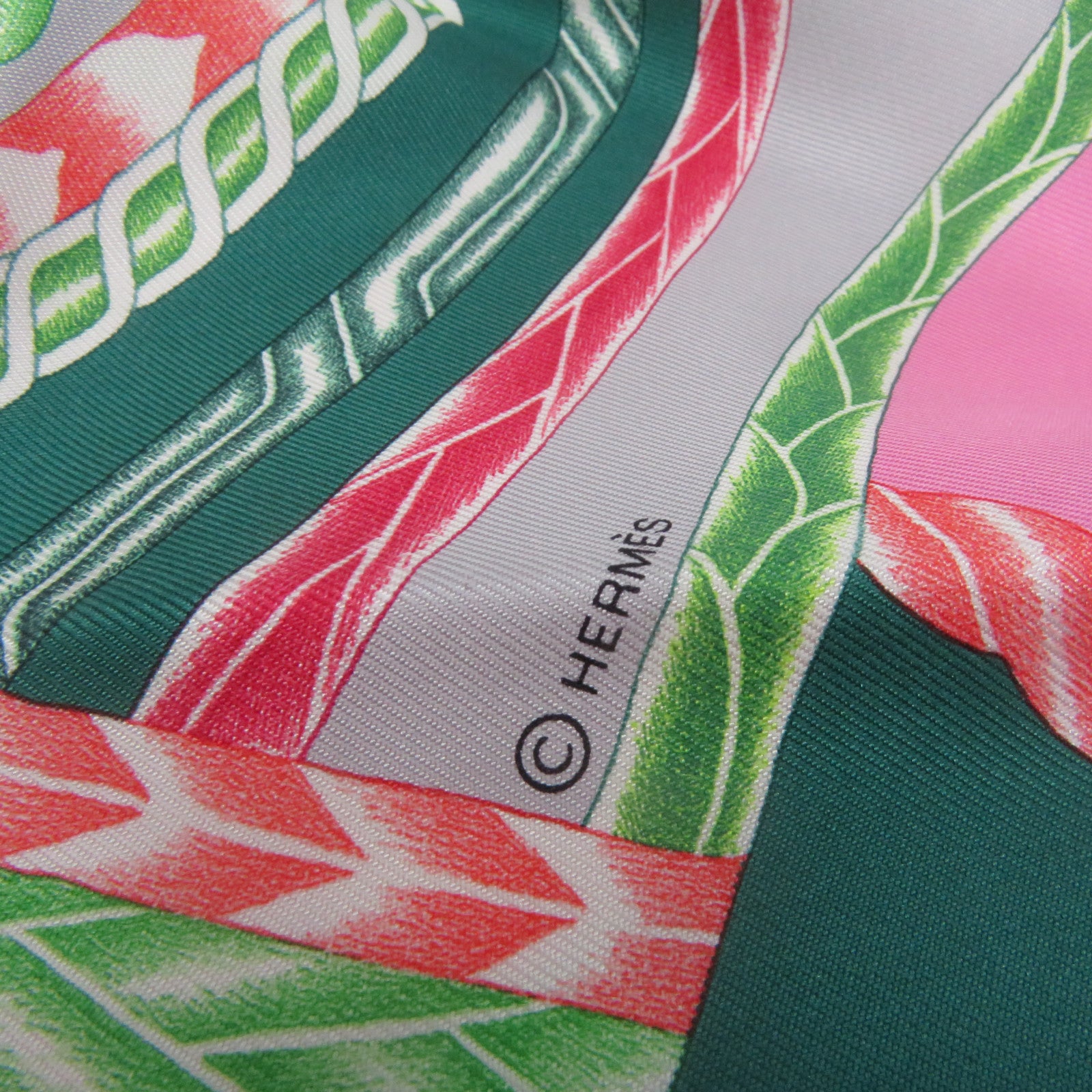 HERMES 【激減優惠】絲質Scarf 90x90絲巾粉紅色/綠色/彩色