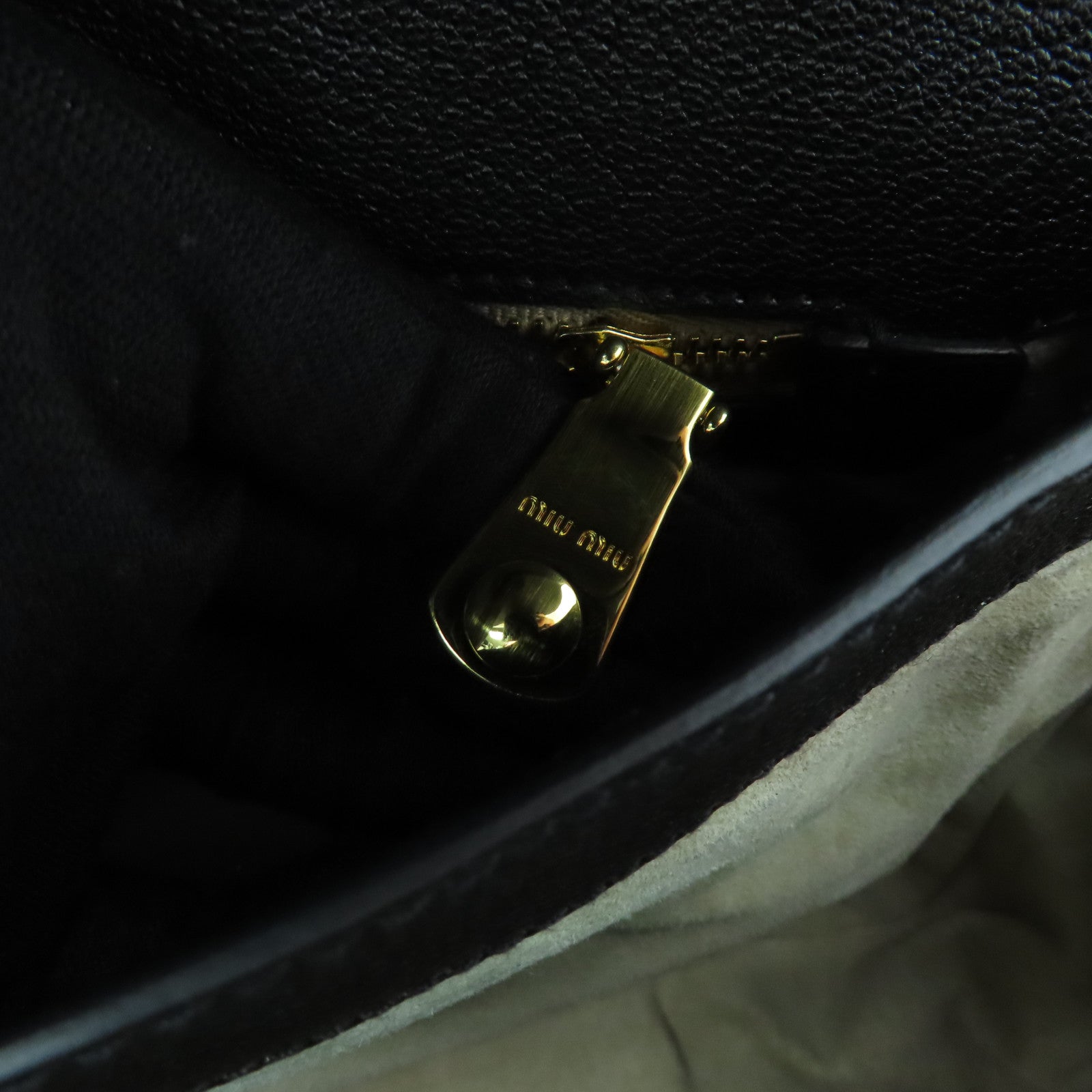 Miu Miu 牛皮皮革2 Way Bag金扣手挽肩背兩用袋黑色