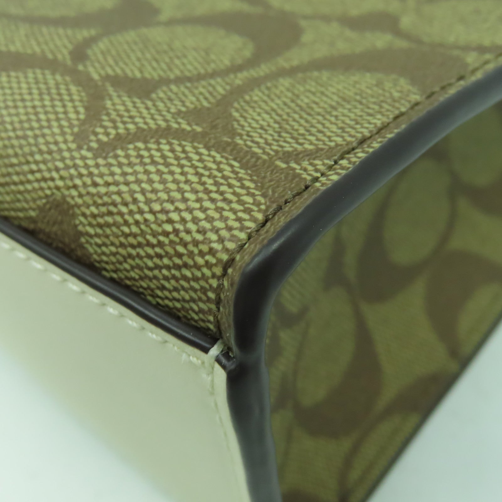 COACH 塗層帆布2 Way Shoulder Bag金扣手挽肩背兩用袋白色/棕色