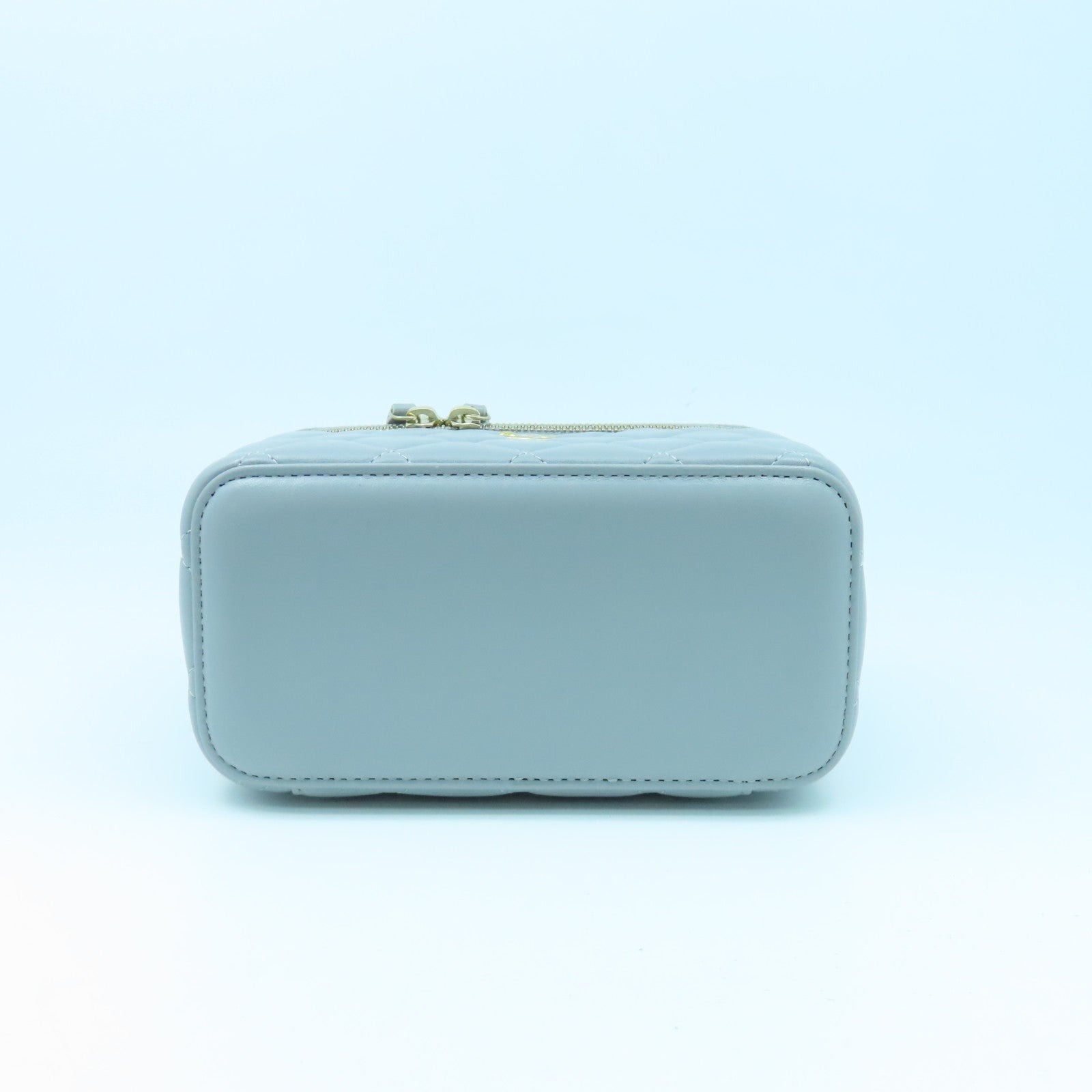 CHANEL 菱格羊皮皮革Vanity Case金扣鏈帶肩背袋灰色