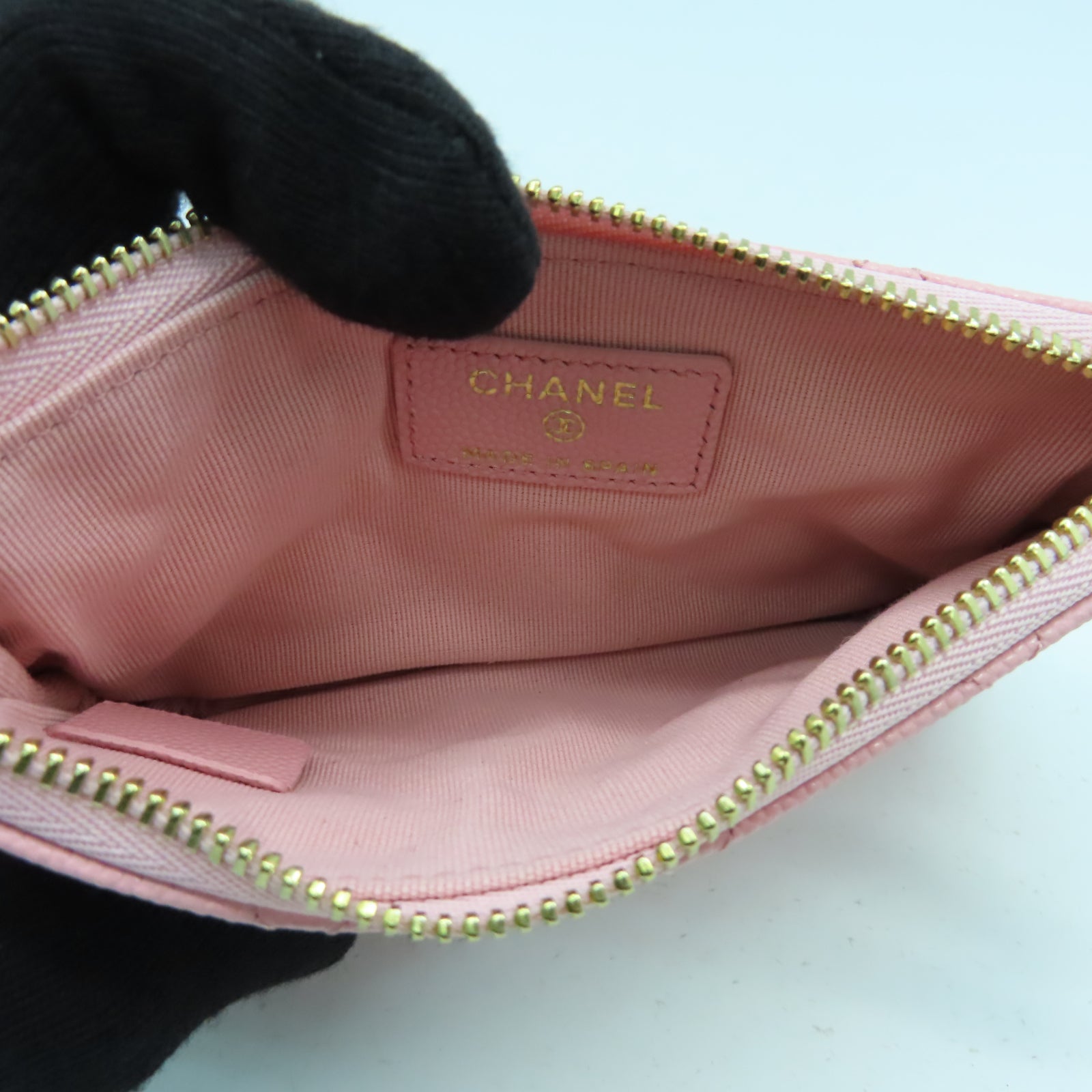 CHANEL 菱格牛皮皮革Mini Pouch金扣手拿包粉紅色
