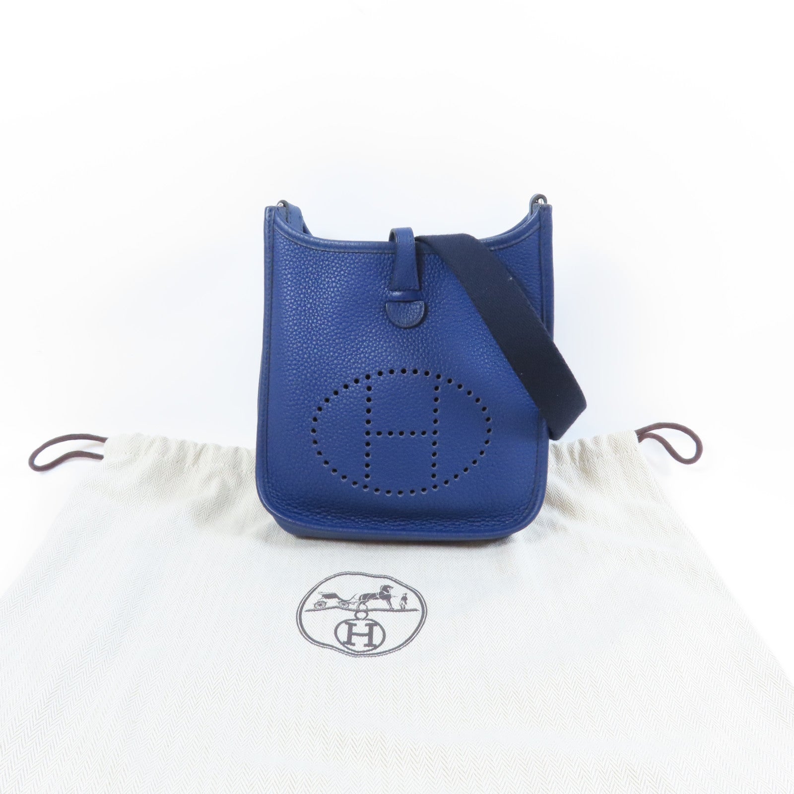 HERMES Clemence皮革Evelyne TPM銀扣肩背袋Bleu Saphir寶石藍色