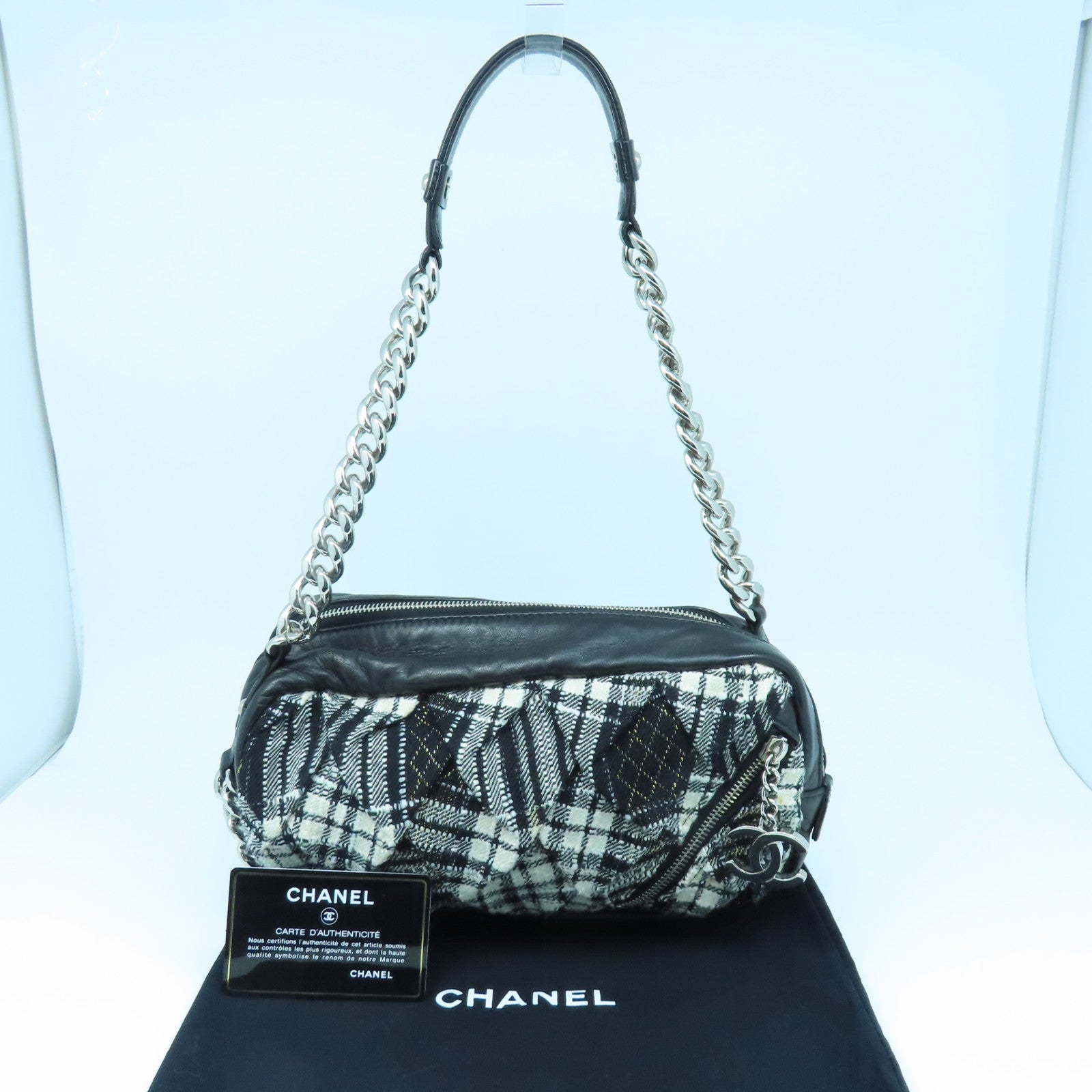 CHANEL 斜纹软呢Shoulder Bag银扣链带肩背袋黑色/白色