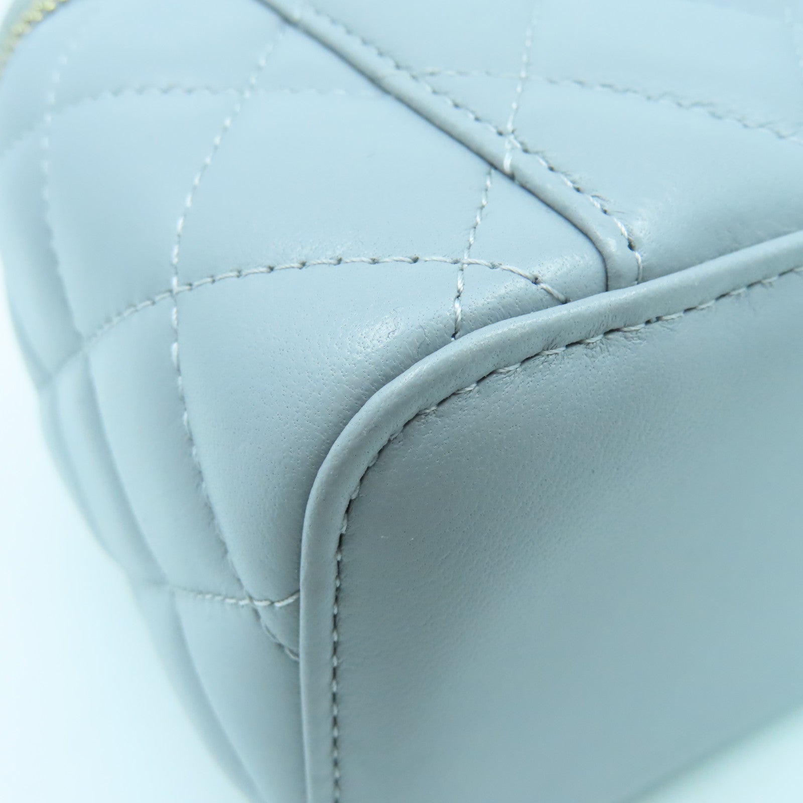 CHANEL 菱格羊皮皮革Vanity Case金扣鏈帶肩背袋灰色