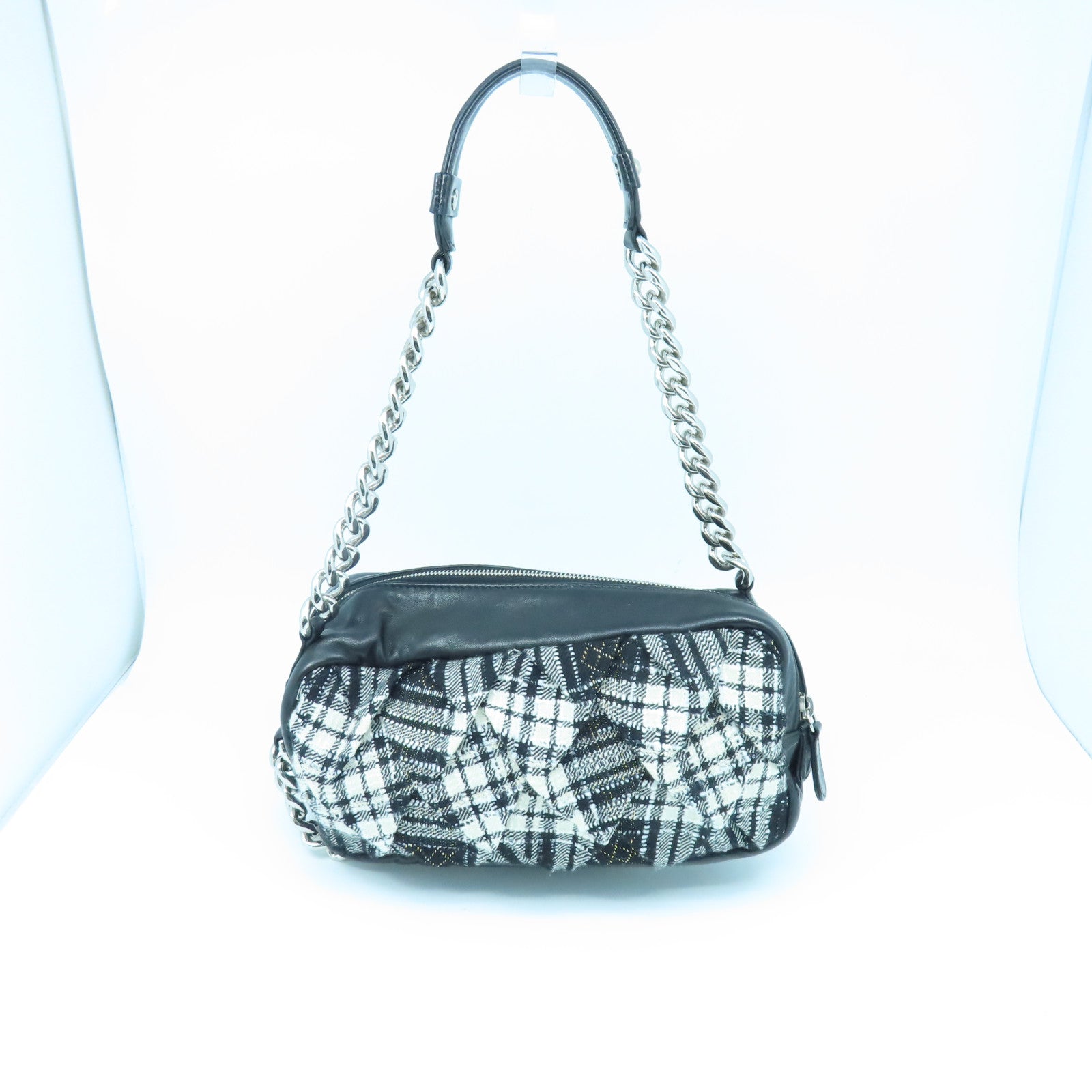 CHANEL 斜纹软呢Shoulder Bag银扣链带肩背袋黑色/白色
