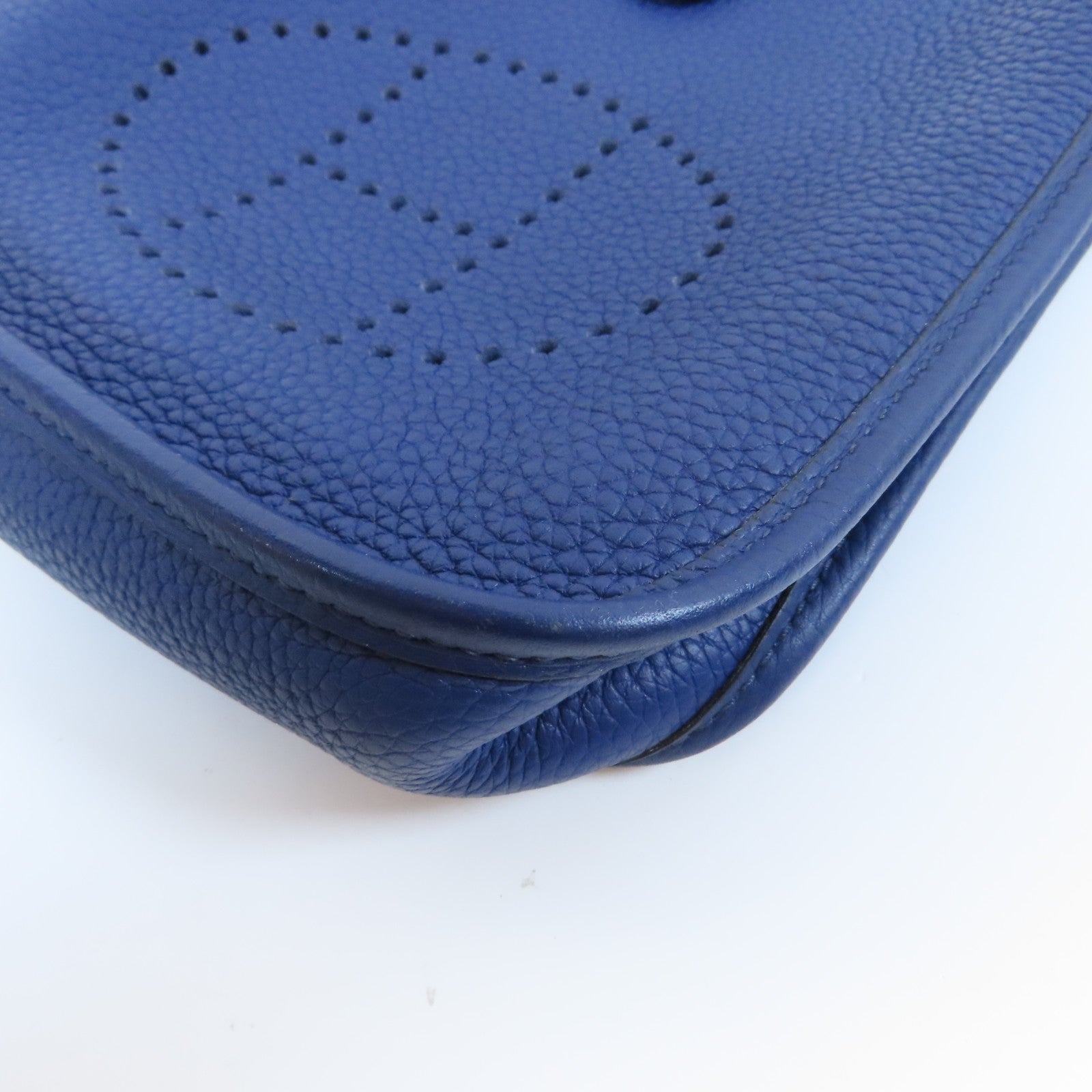HERMES Clemence皮革Evelyne TPM銀扣肩背袋Bleu Saphir寶石藍色