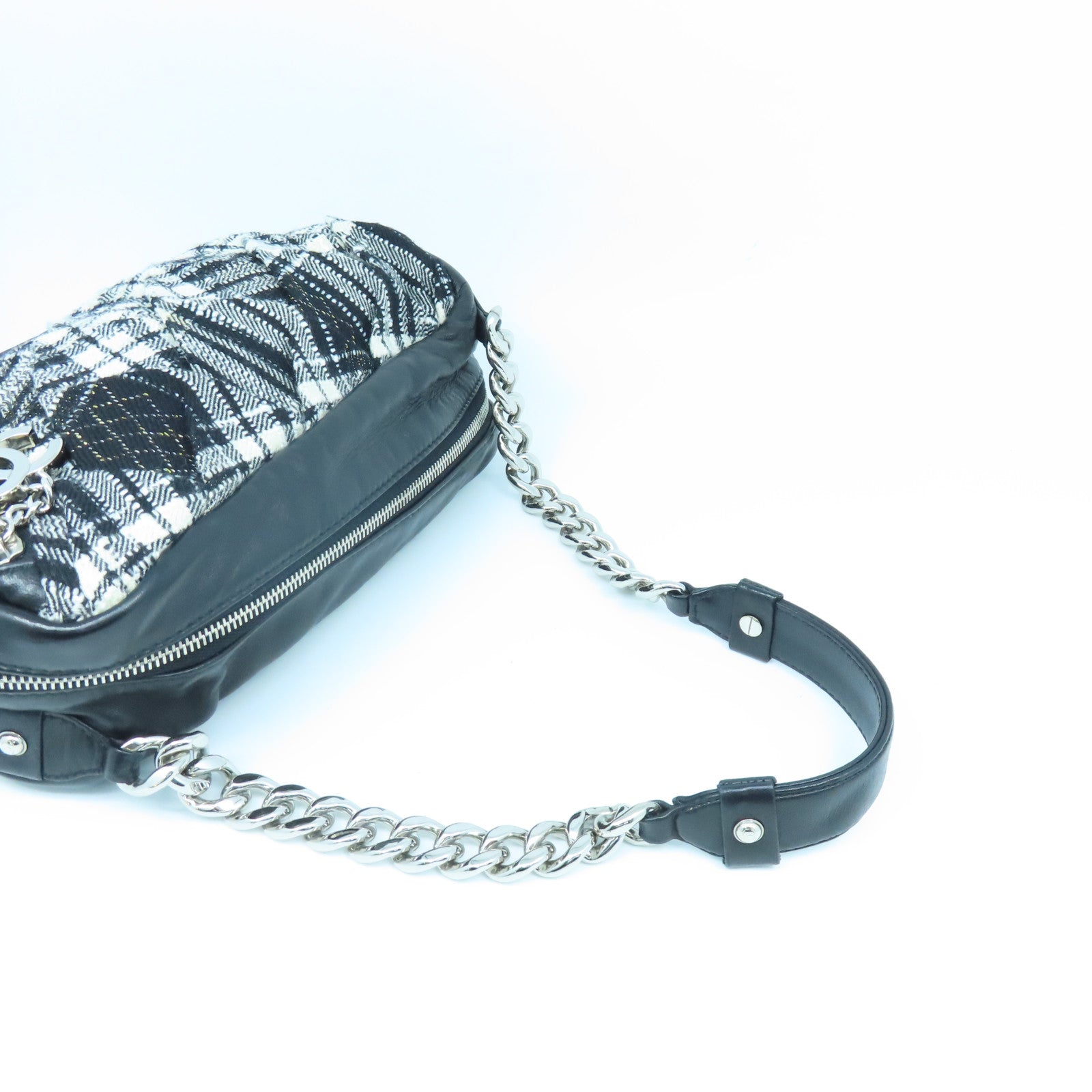 CHANEL 斜纹软呢Shoulder Bag银扣链带肩背袋黑色/白色
