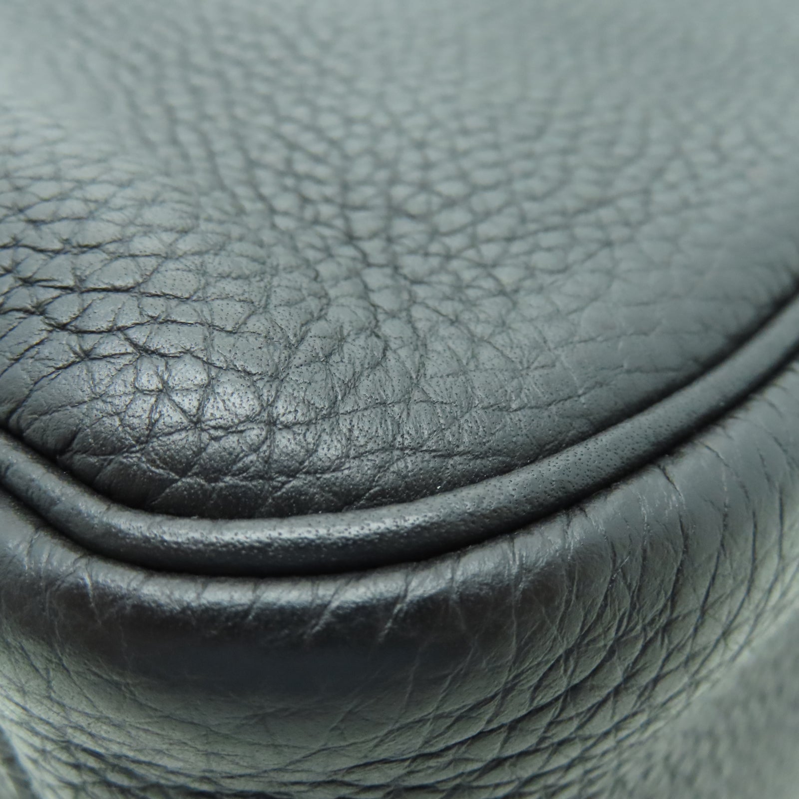 HERMES Taurillon Clemence皮革Lindy 26銀扣手挽肩背兩用袋黑色