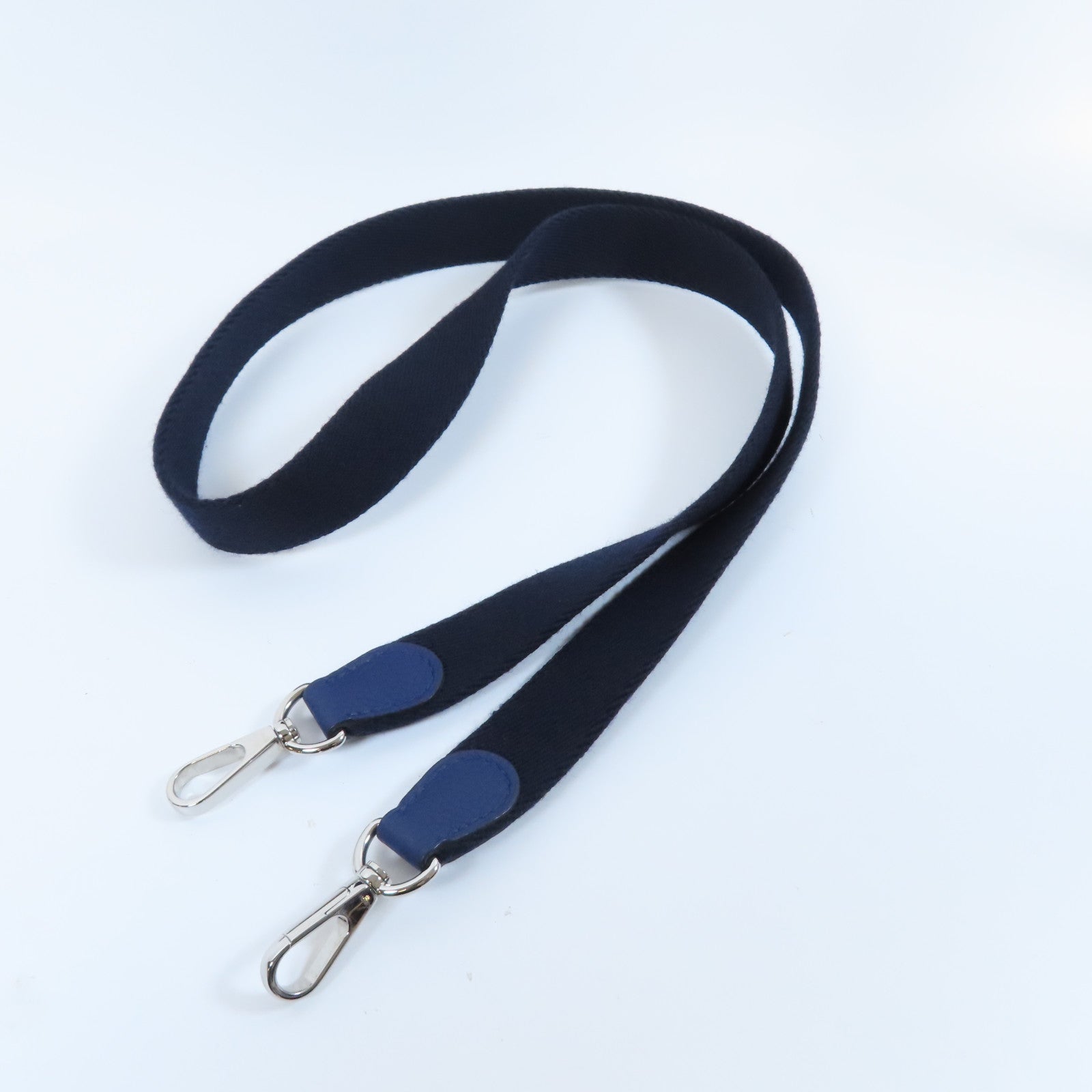 HERMES Clemence皮革Evelyne TPM銀扣肩背袋Bleu Saphir寶石藍色
