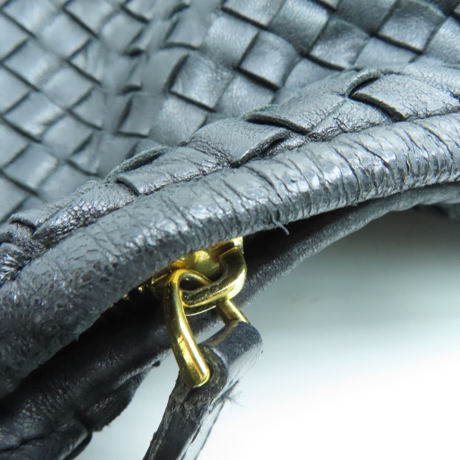 BOTTEGA VENETA 织纹皮革Shoulder Bag金扣肩背袋黑色