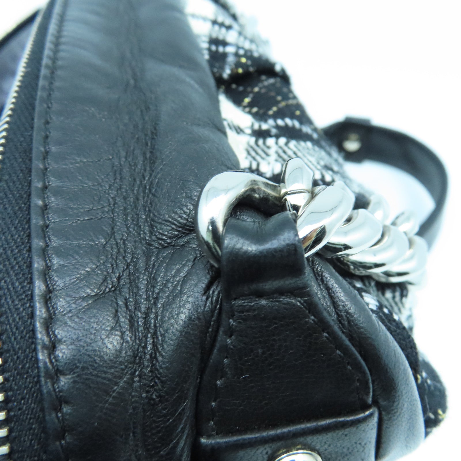 CHANEL 斜纹软呢Shoulder Bag银扣链带肩背袋黑色/白色