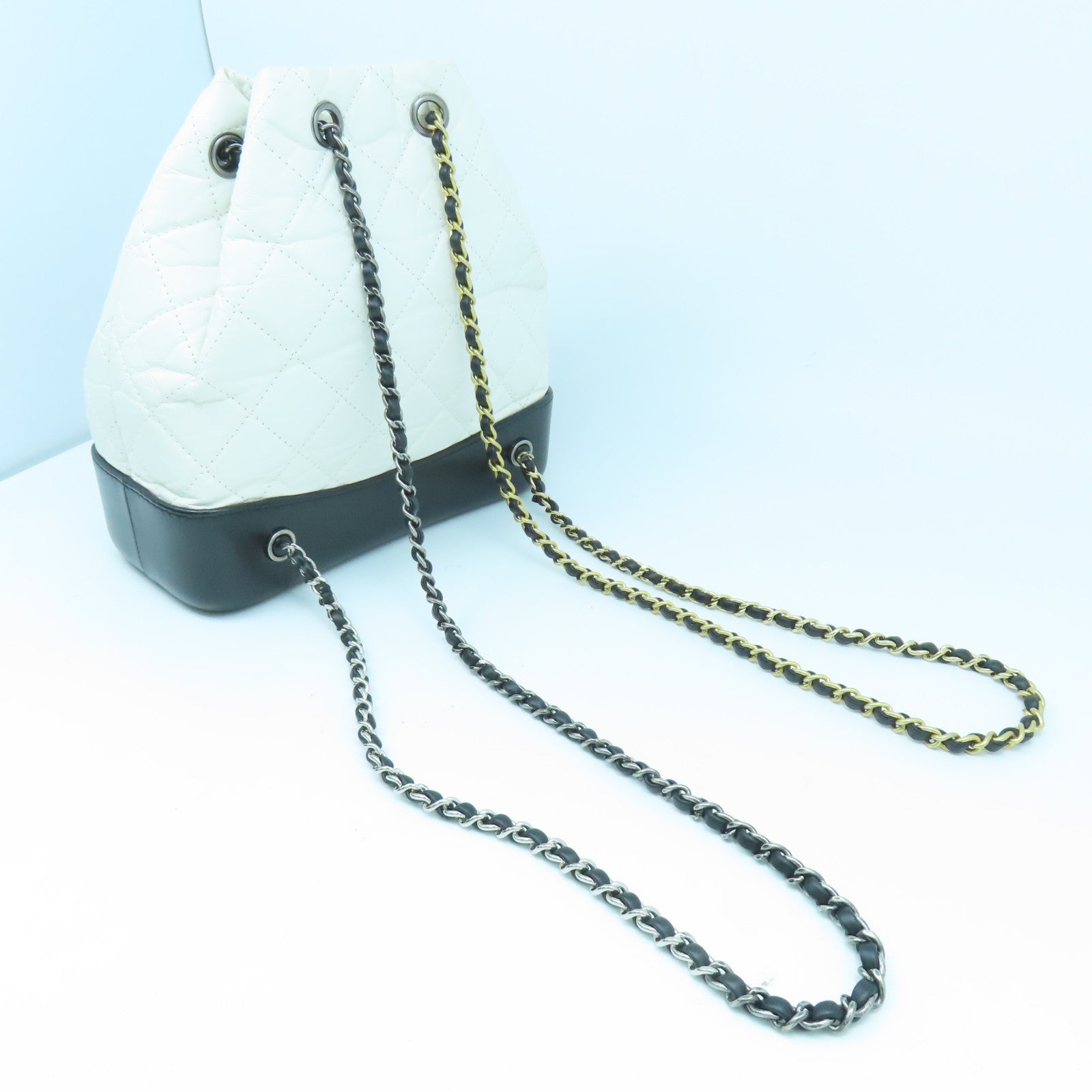 CHANEL 菱格牛皮皮革Gabreille Backpack銀扣/金扣背包白色/黑色