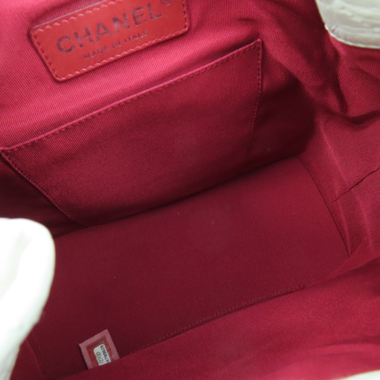 CHANEL 菱格牛皮皮革Gabreille Backpack銀扣/金扣背包白色/黑色