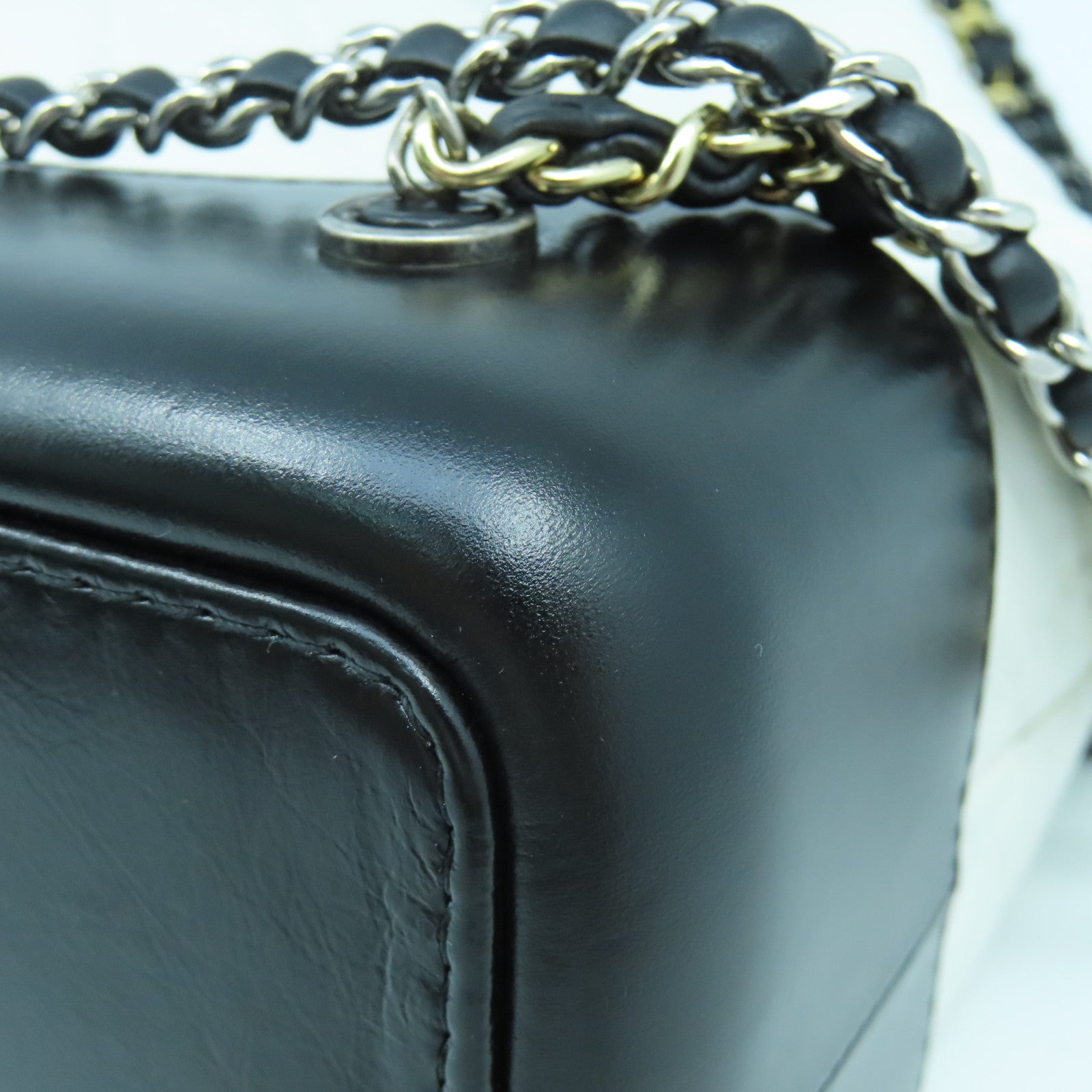 CHANEL 菱格牛皮皮革Gabreille Backpack銀扣/金扣背包白色/黑色