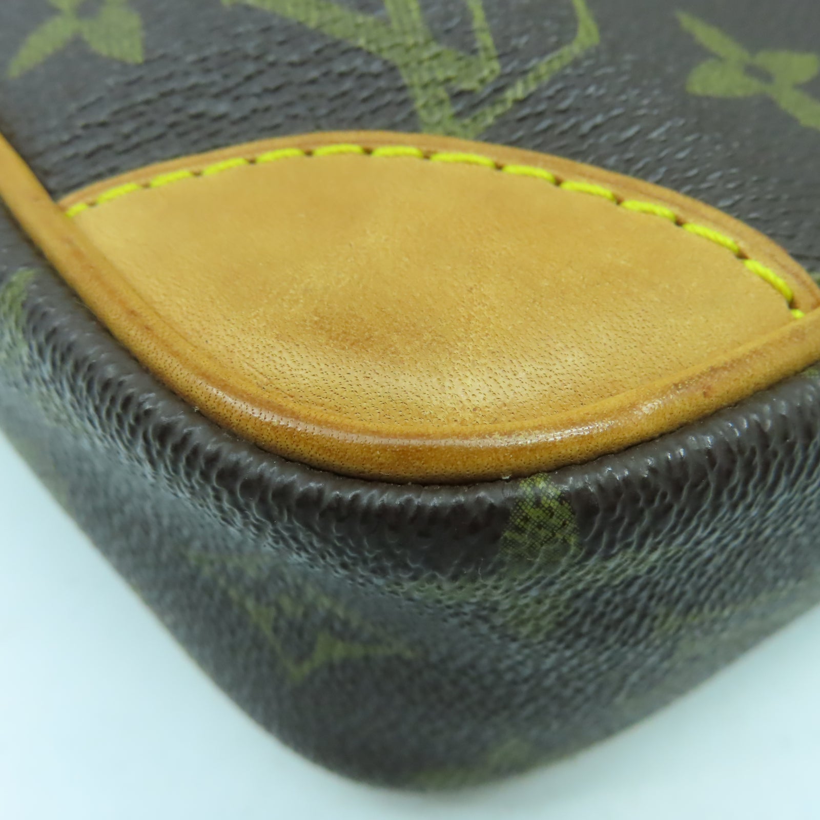 LOUIS VUITTON Monogram Danube金扣肩背袋啡色