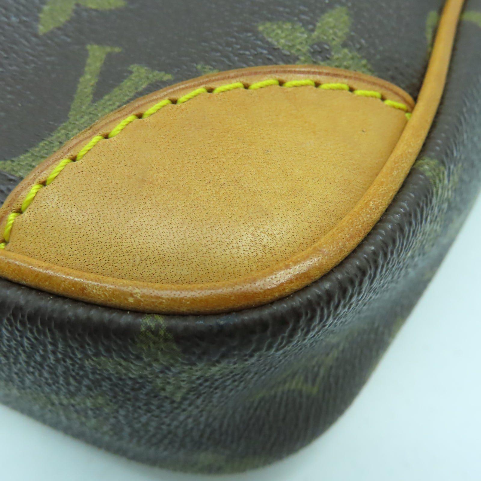 LOUIS VUITTON Monogram Danube金扣肩背袋啡色