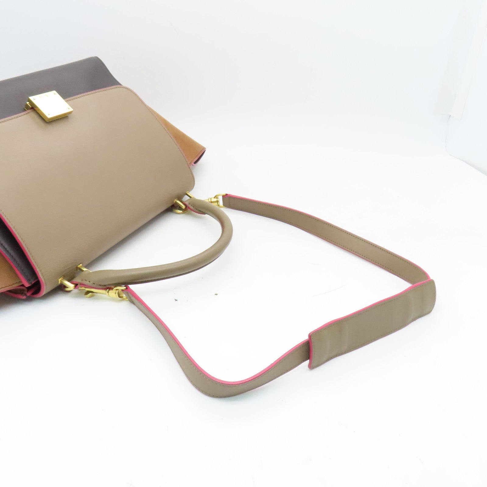CELINE 牛皮皮革Trapeze金扣肩背袋啡色
