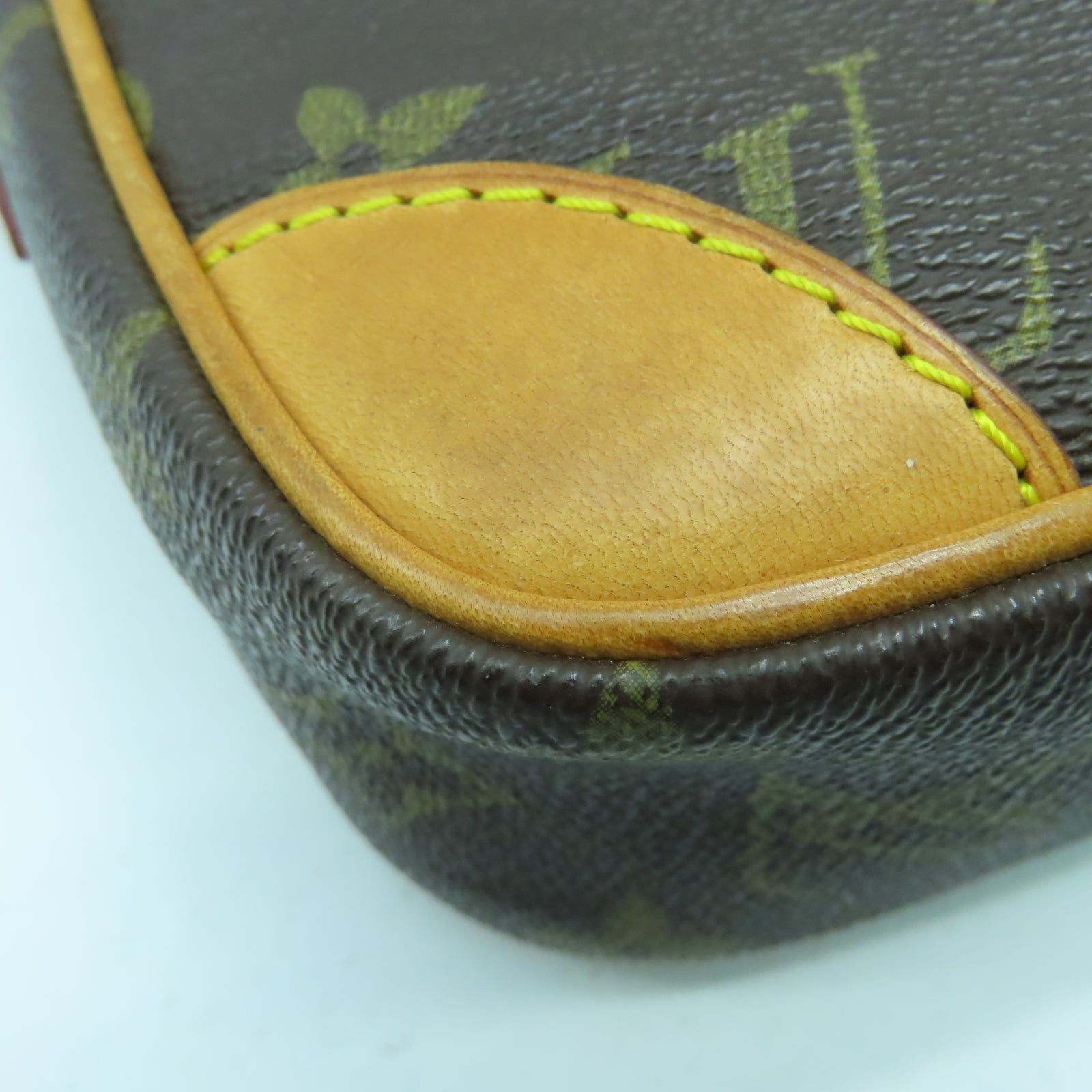 LOUIS VUITTON Monogram Danube金扣肩背袋啡色