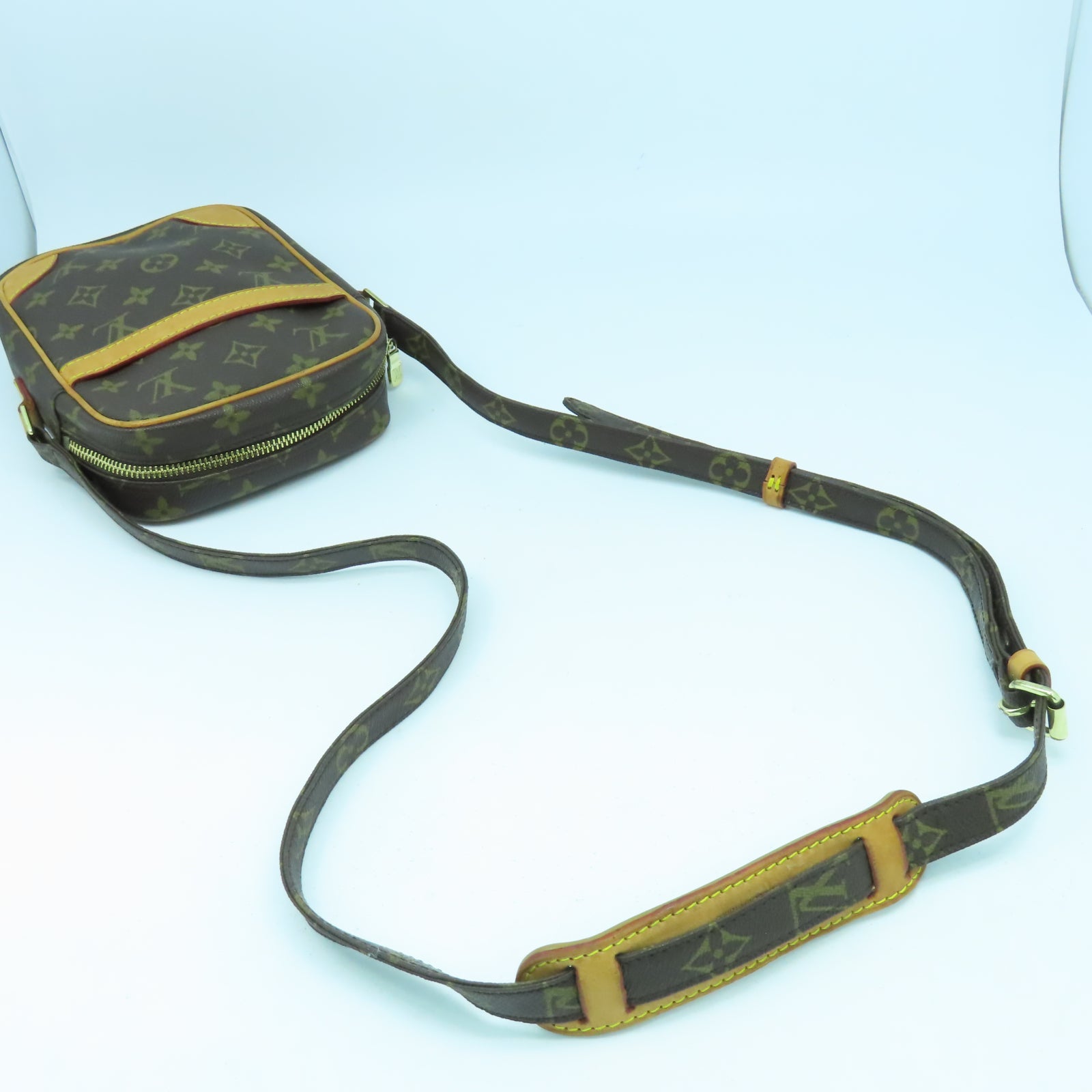 LOUIS VUITTON Monogram Danube金扣肩背袋啡色