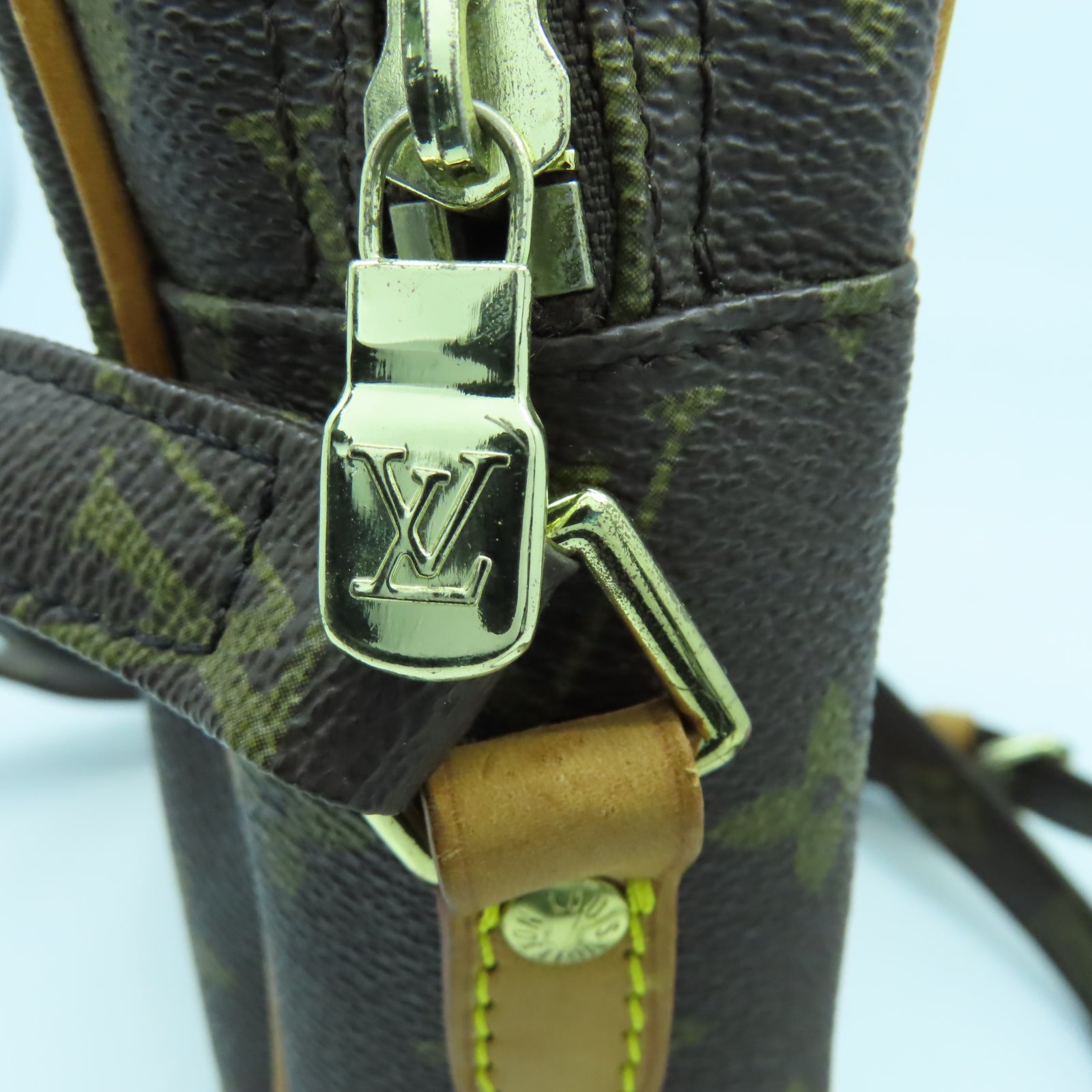 LOUIS VUITTON Monogram Danube金扣肩背袋啡色
