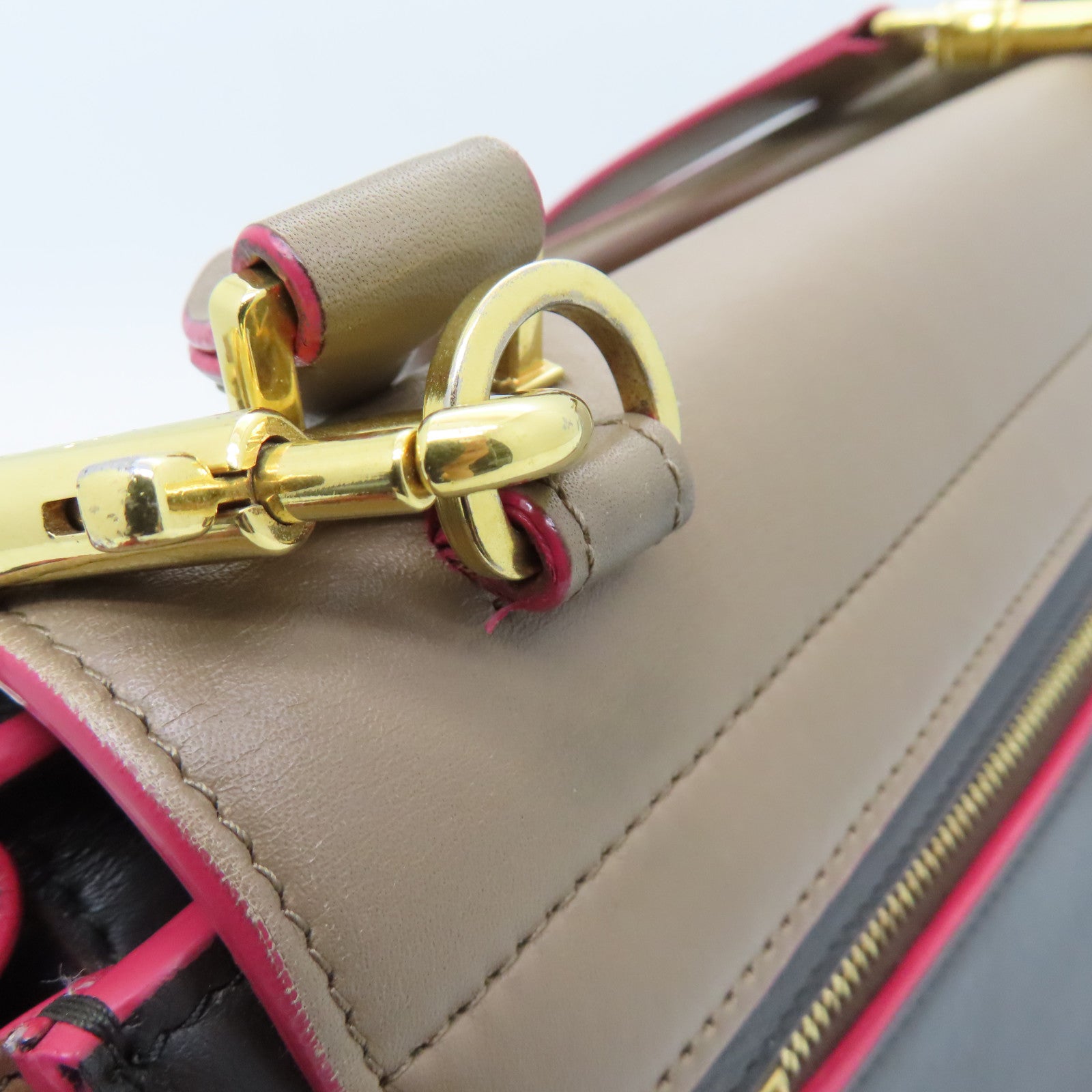 CELINE 牛皮皮革Trapeze金扣肩背袋啡色