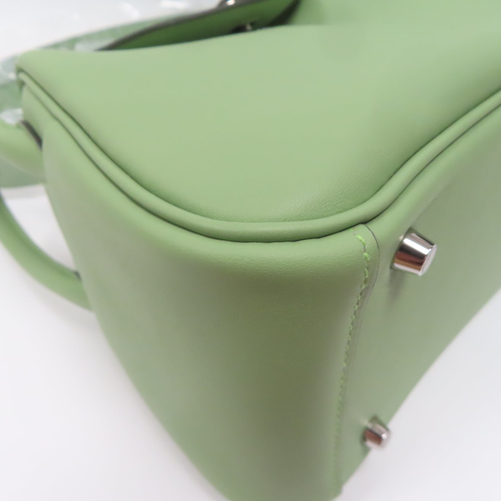 HERMES Swift皮革Mini Lindy銀扣肩背袋牛油果綠色