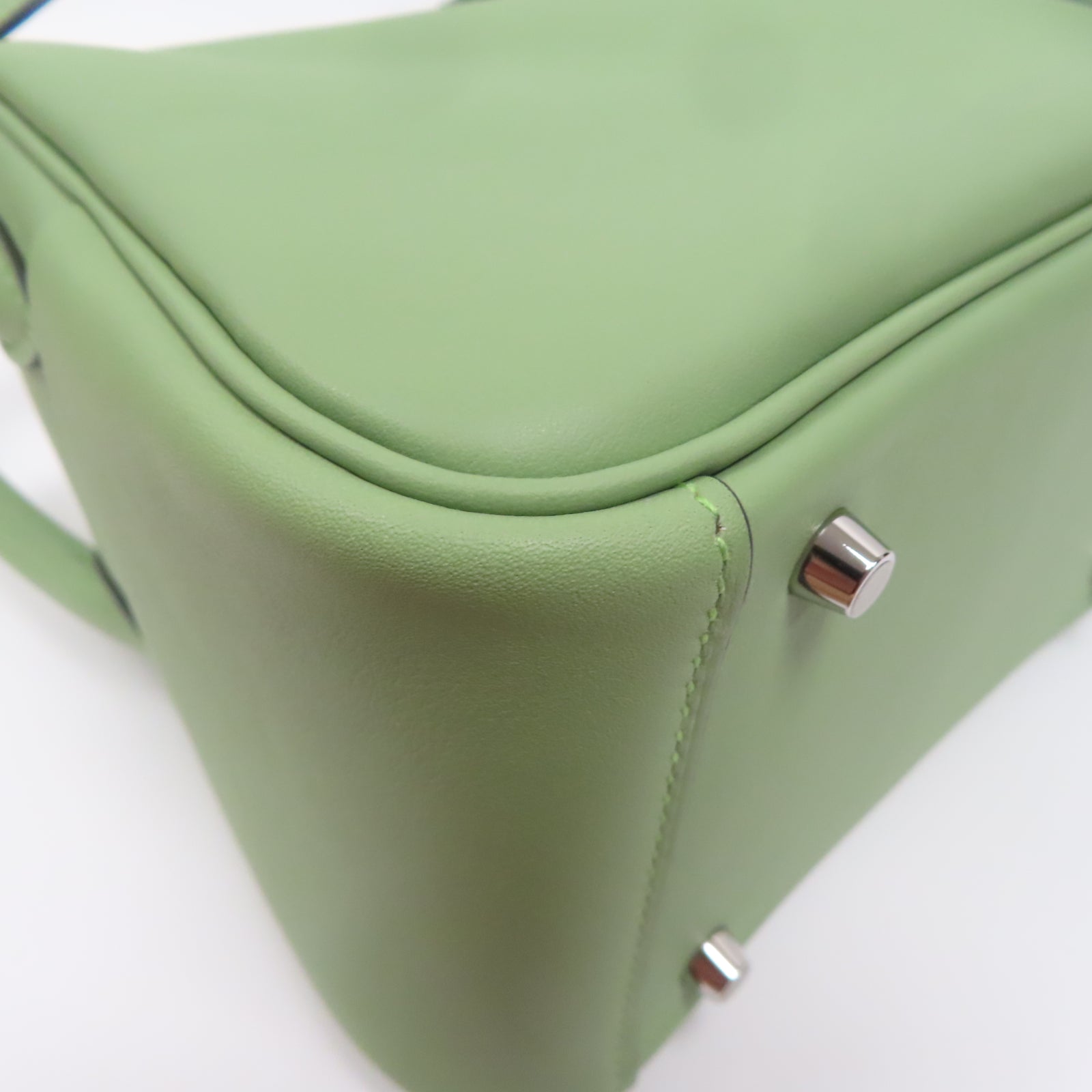 HERMES Swift皮革Mini Lindy銀扣肩背袋牛油果綠色