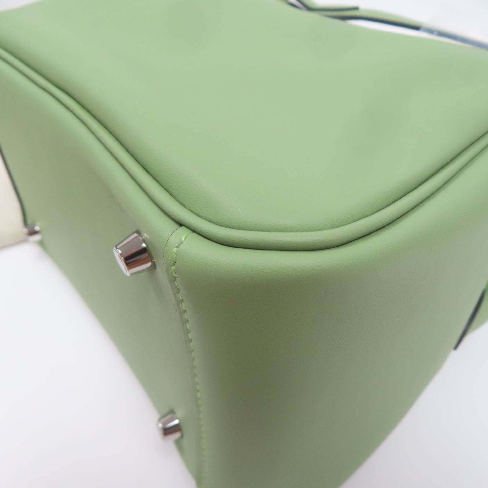 HERMES Swift皮革Mini Lindy銀扣肩背袋牛油果綠色
