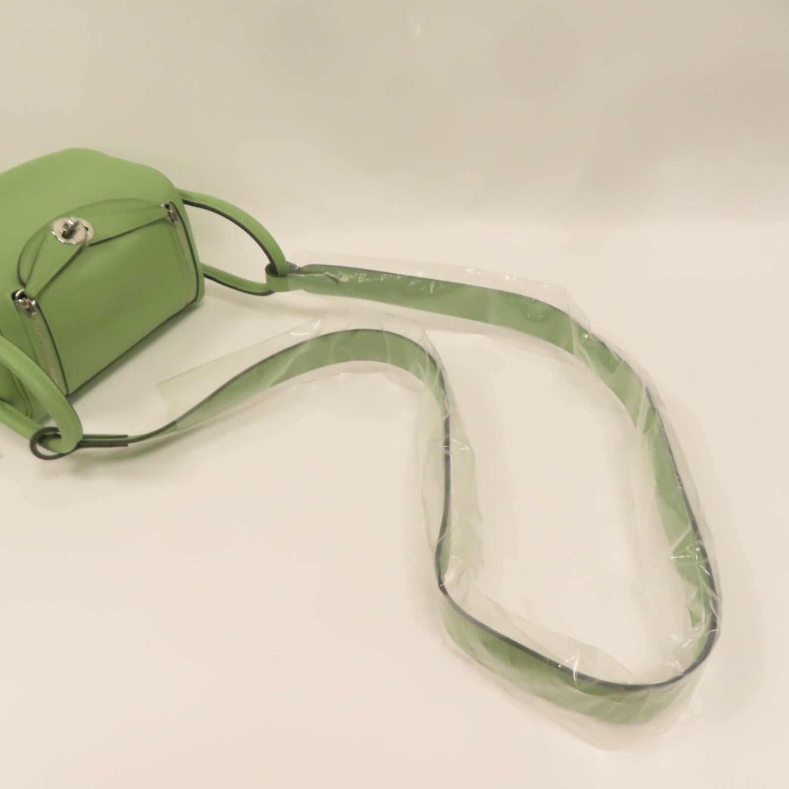 HERMES Swift皮革Mini Lindy銀扣肩背袋牛油果綠色