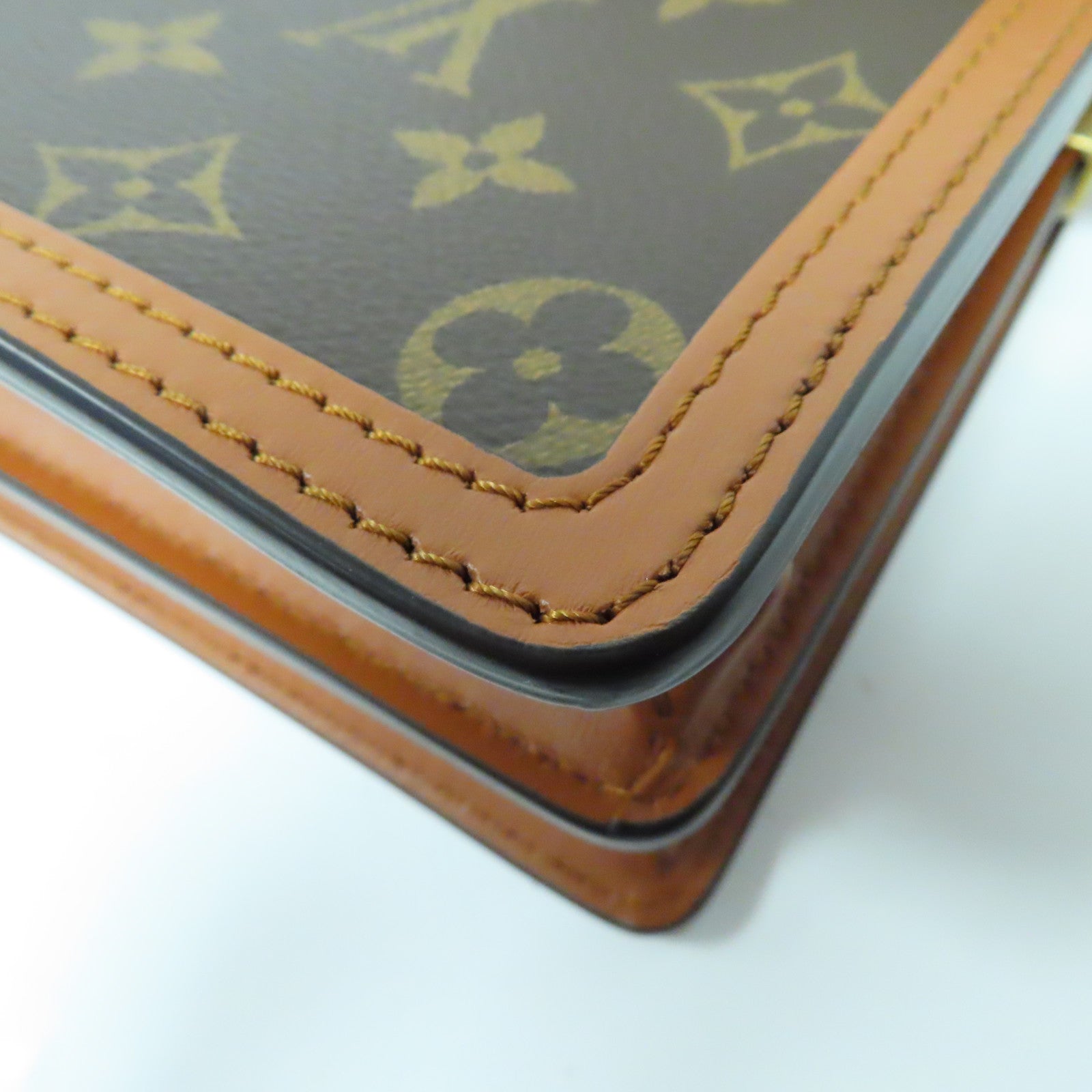 LOUIS VUITTON Monogram Reverse Mini Dauphine金扣肩背袋啡色