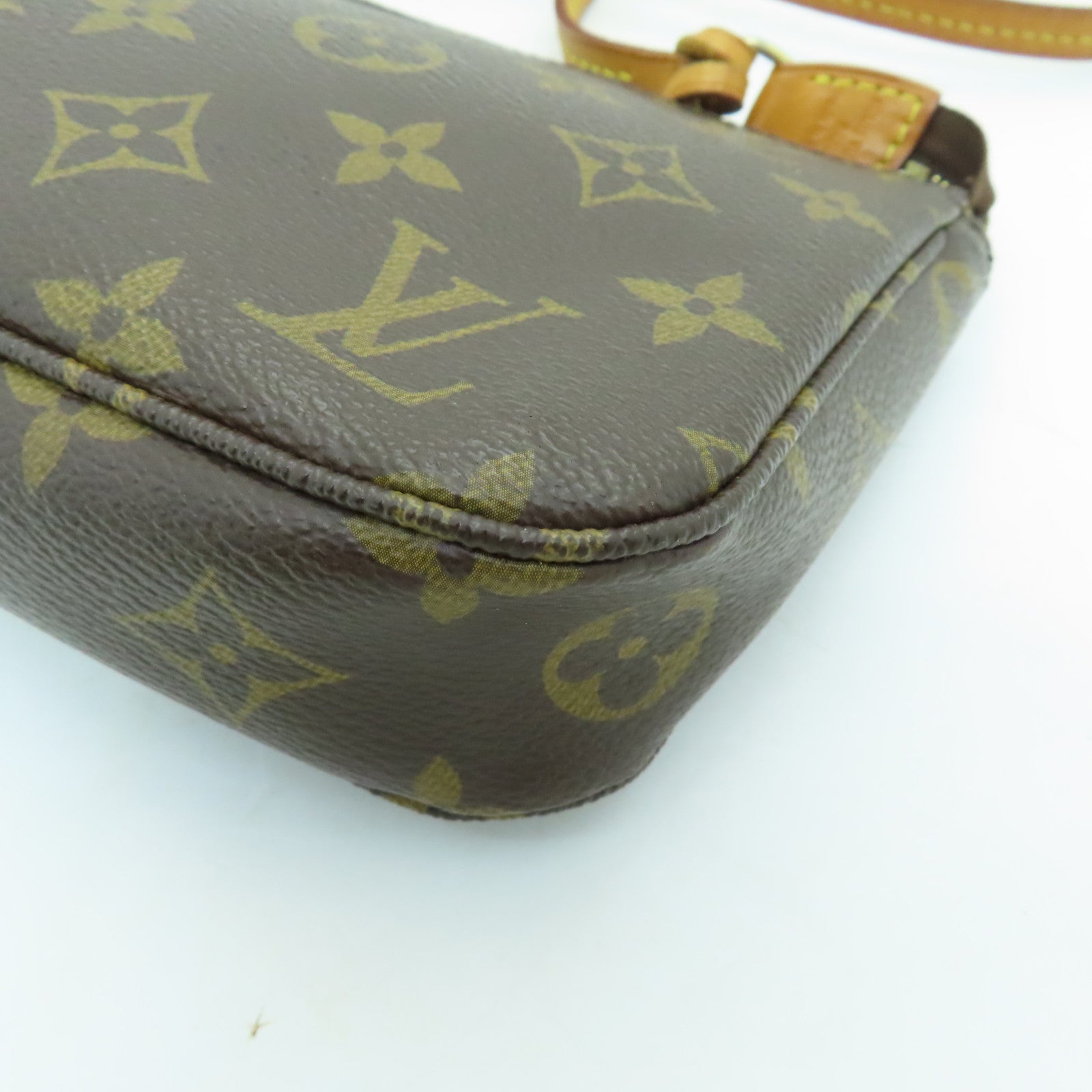 LOUIS VUITTON Monogram Pochette Accessories金扣手挽袋啡色