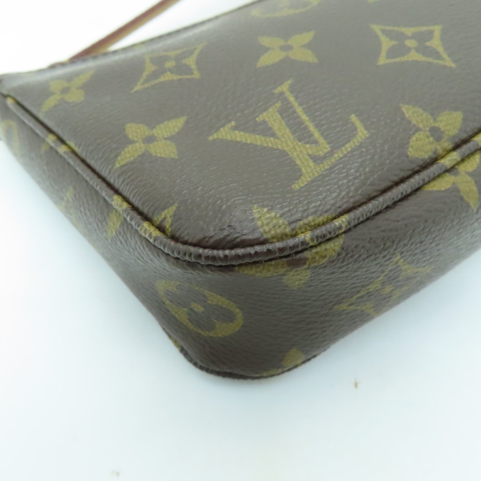 LOUIS VUITTON Monogram Pochette Accessories金扣手挽袋啡色