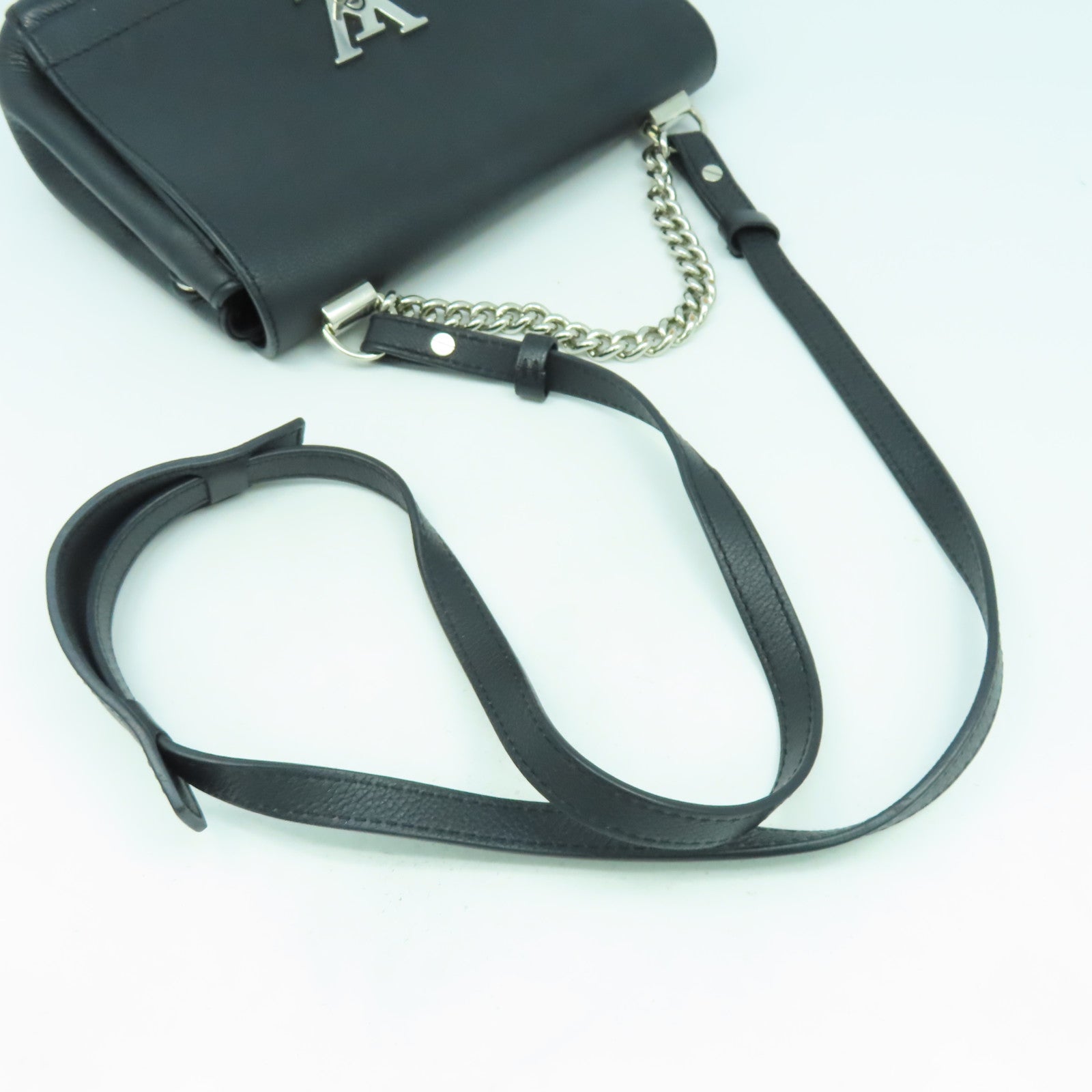 LOUIS VUITTON 牛皮皮革Lockme II BB銀扣手挽肩背兩用袋Noir黑色
