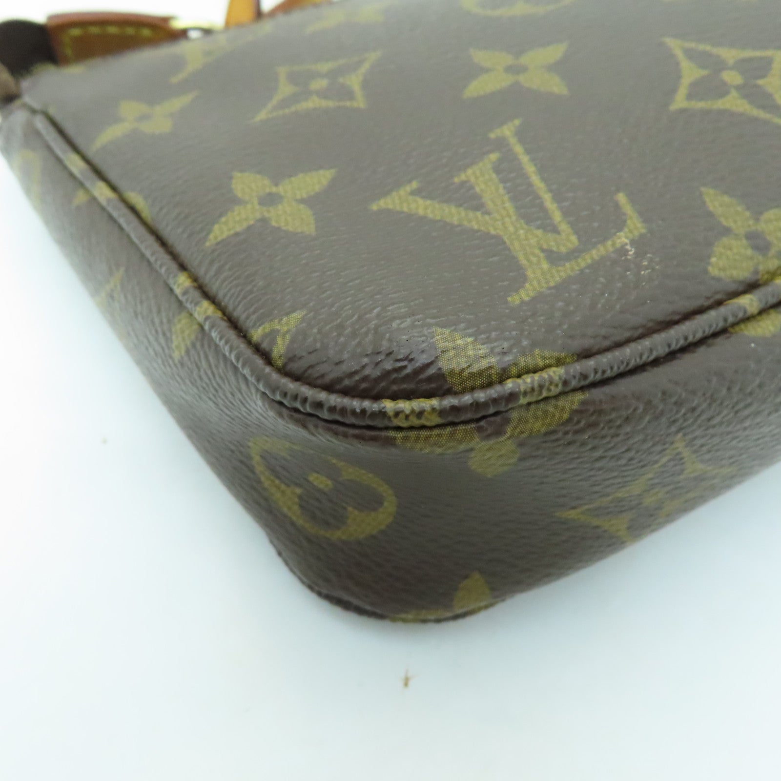 LOUIS VUITTON Monogram Pochette Accessories金扣手挽袋啡色
