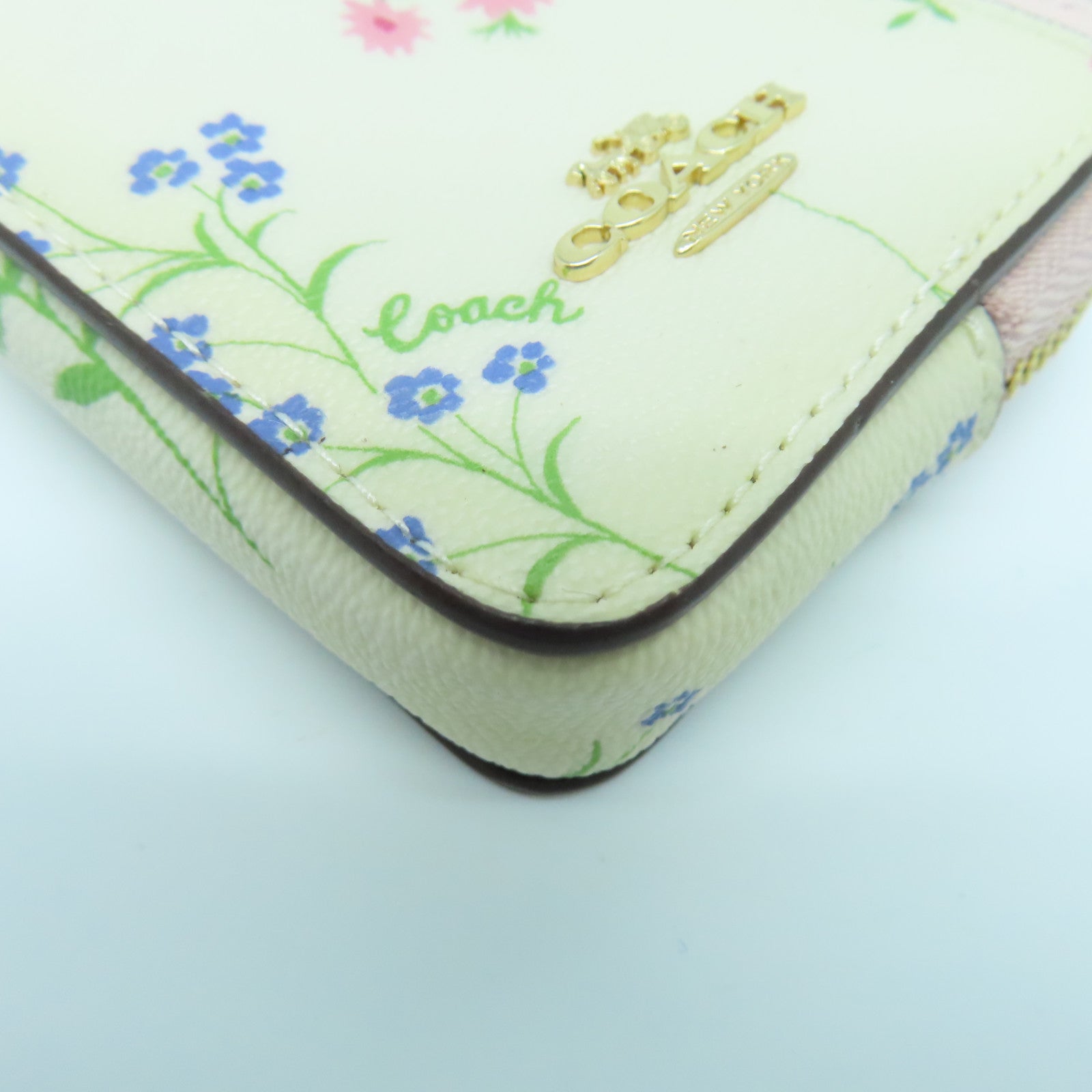 COACH Leather Card Case Gold Buckle White/Pink
