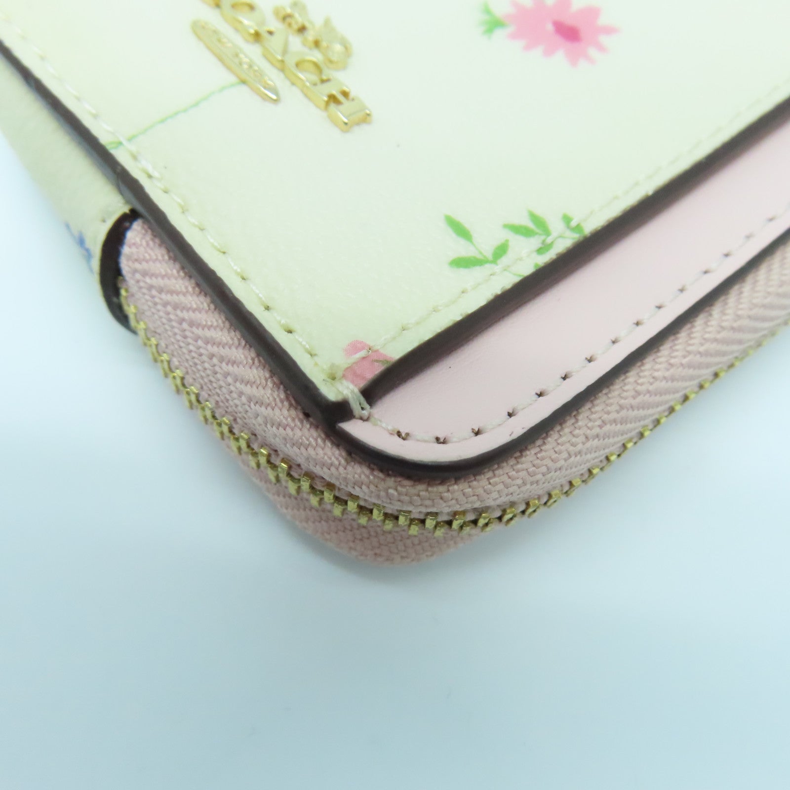 COACH Leather Card Case Gold Buckle White/Pink