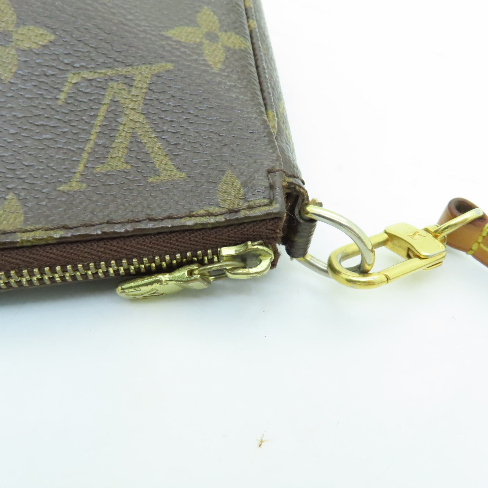 LOUIS VUITTON Monogram Pochette Accessories金扣手挽袋啡色