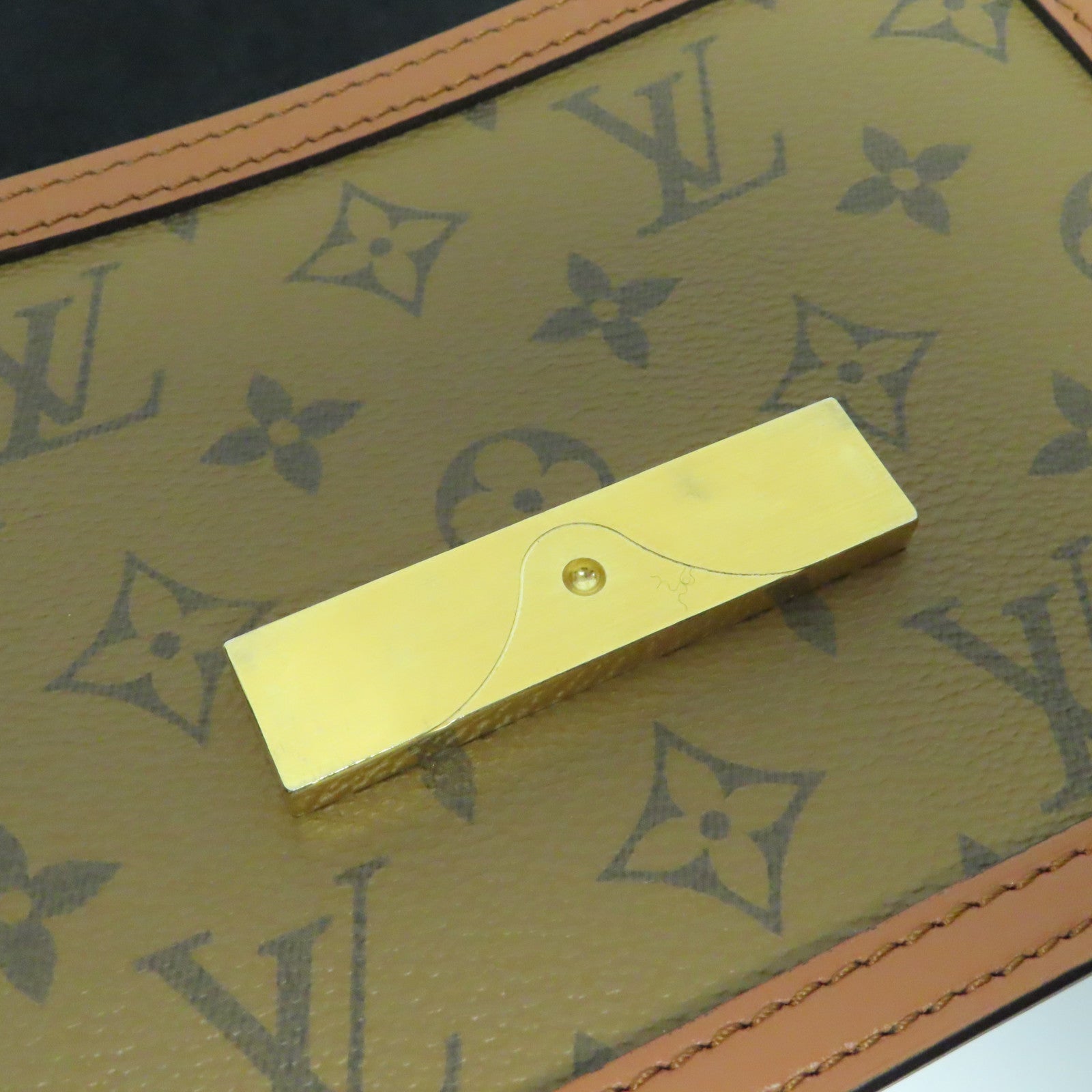 LOUIS VUITTON Monogram Reverse Mini Dauphine金扣肩背袋啡色