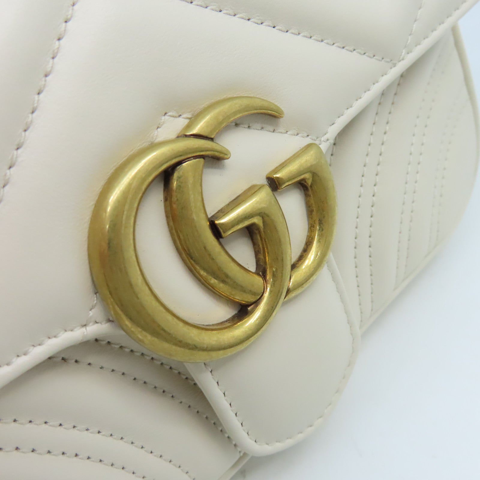 GUCCI 牛皮皮革GG Marmont金扣鏈帶肩背袋米白色