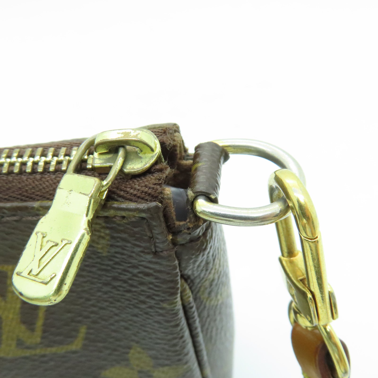 LOUIS VUITTON Monogram Pochette Accessories金扣手挽袋啡色