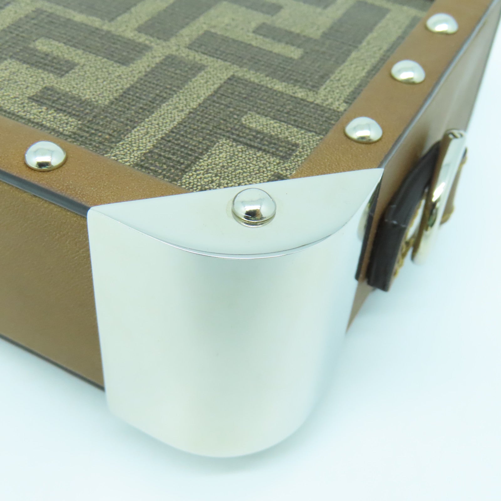 FENDI 牛皮皮革Baguette Trunk Mini Bag银扣肩背袋肩背袋啡色