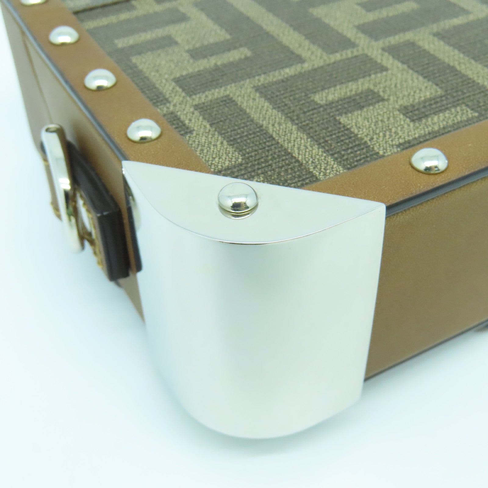 FENDI 牛皮皮革Baguette Trunk Mini Bag银扣肩背袋肩背袋啡色